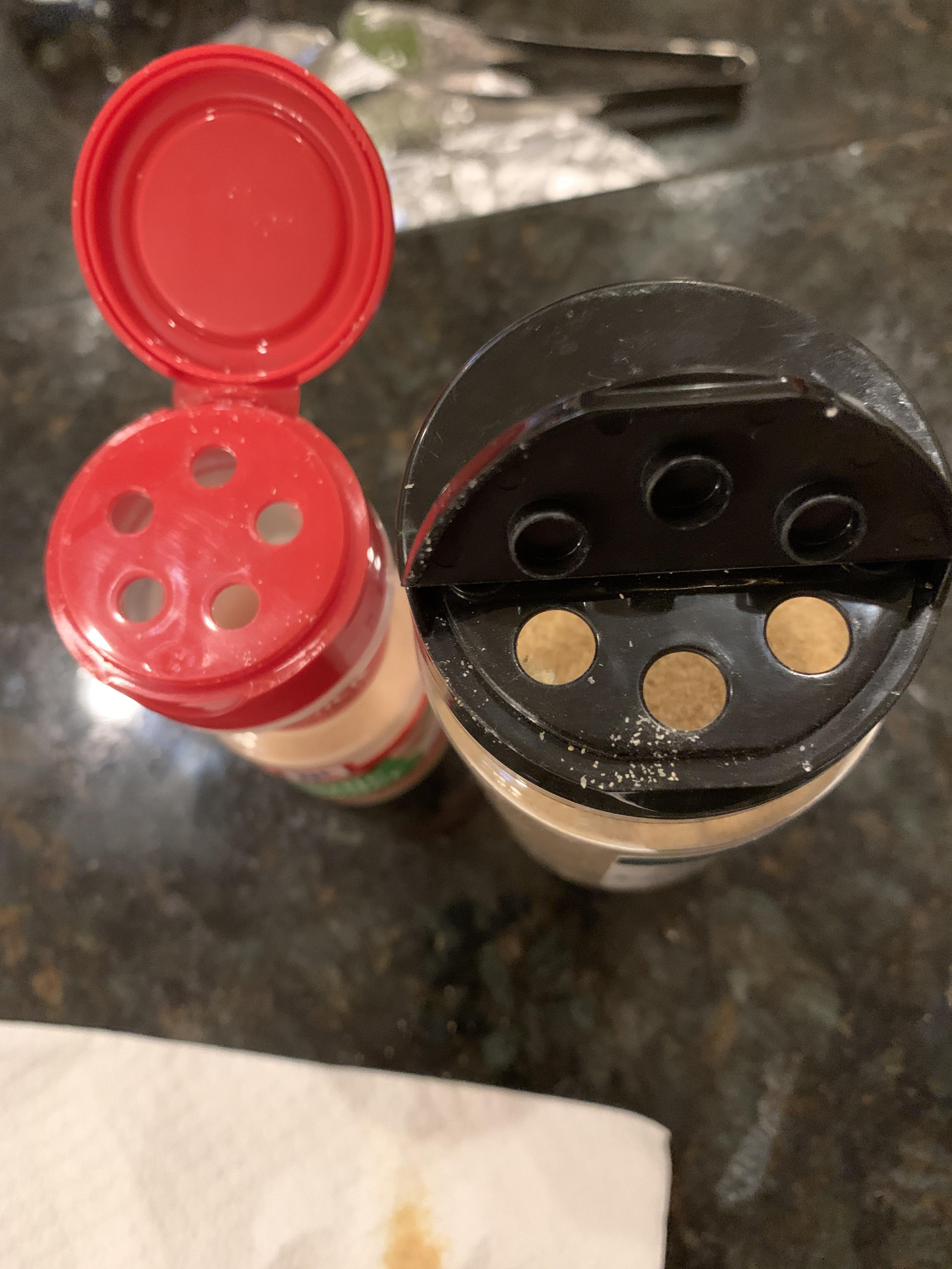 Garlic powder bottle holes now huge?? r/Garlic