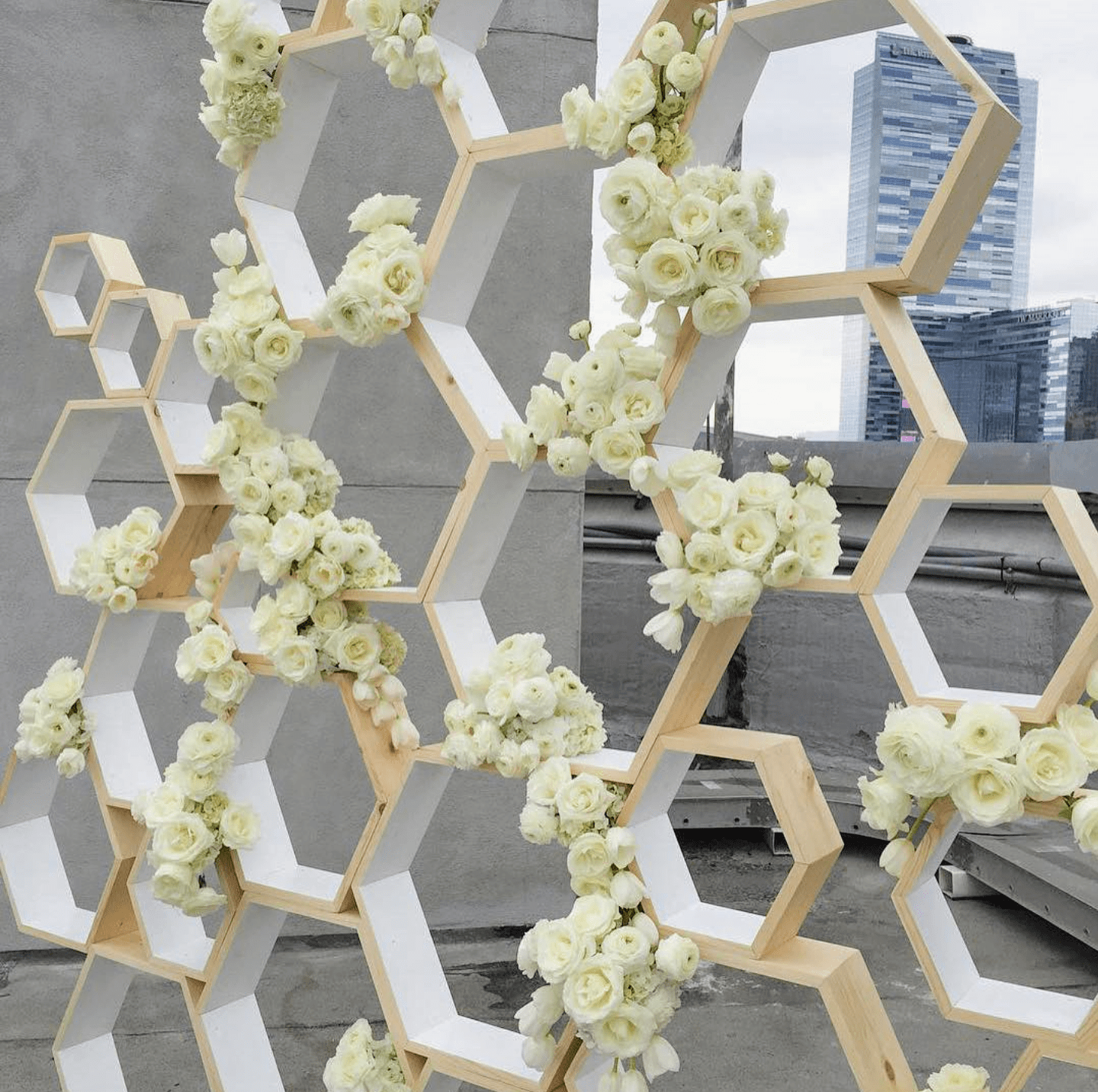 This floral wall design is so unique and beautiful r/WeddingsCanada