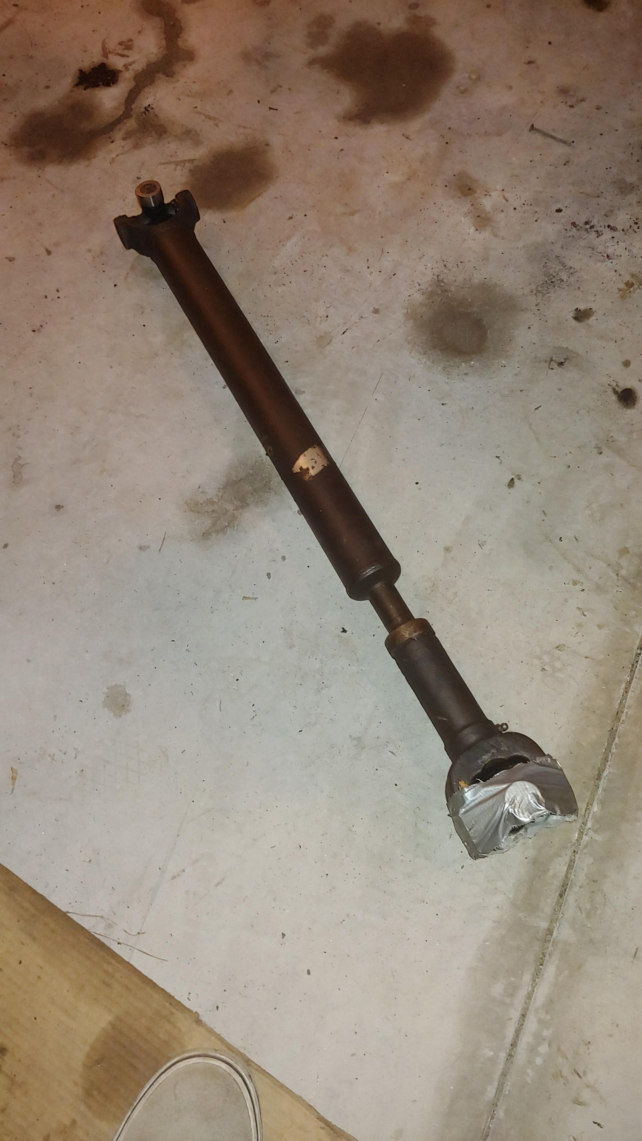 Hey all, took the front drive shaft out, realized it wont move in and