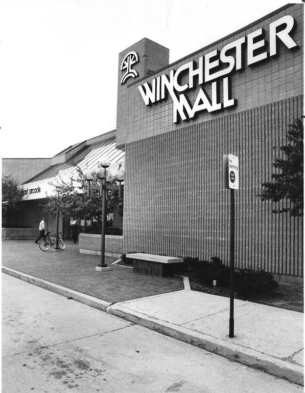 Winchester Mall in Rochester, Michigan. r/nostalgia