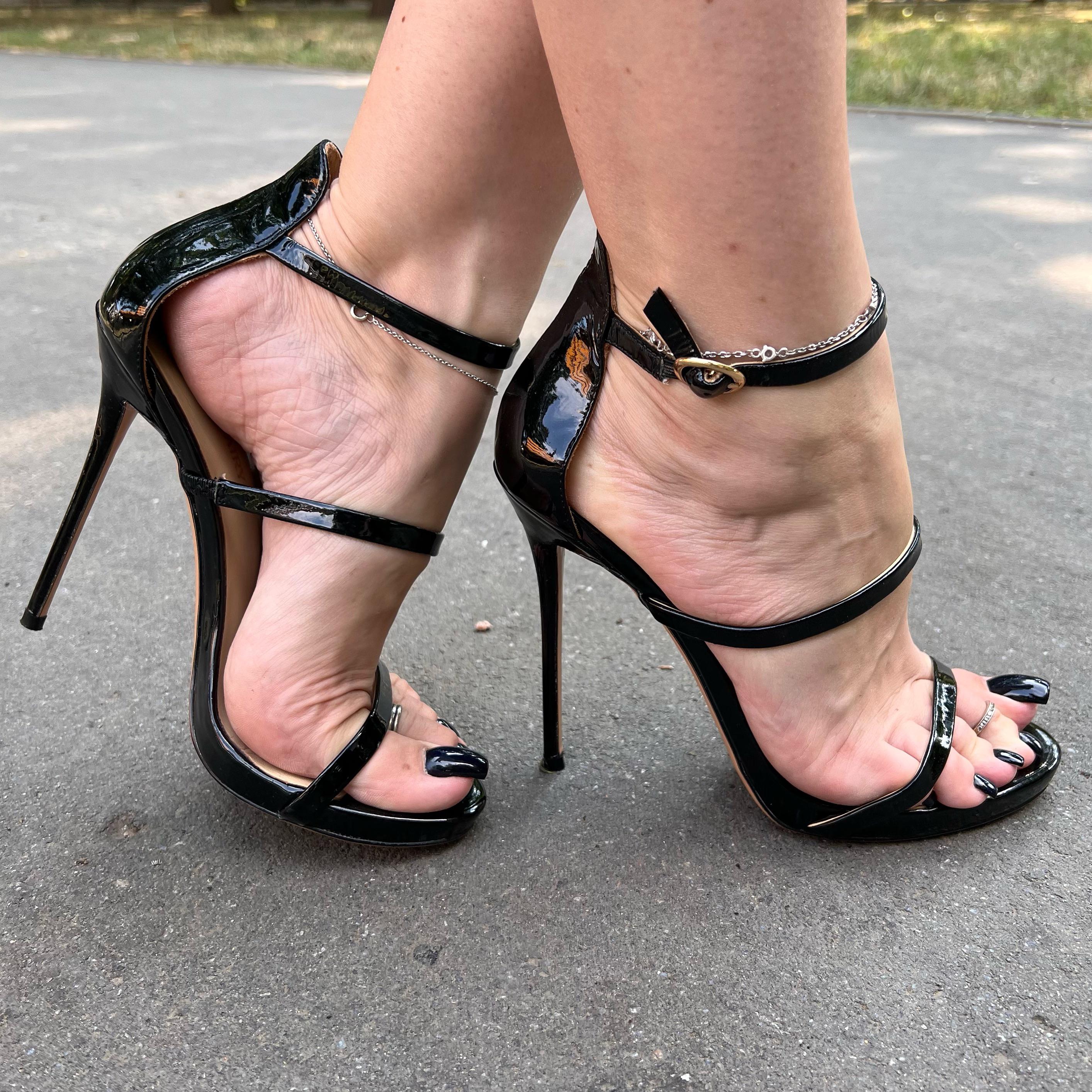 My love 🖤🔥 favorite heels for special day 😛🥰 heels