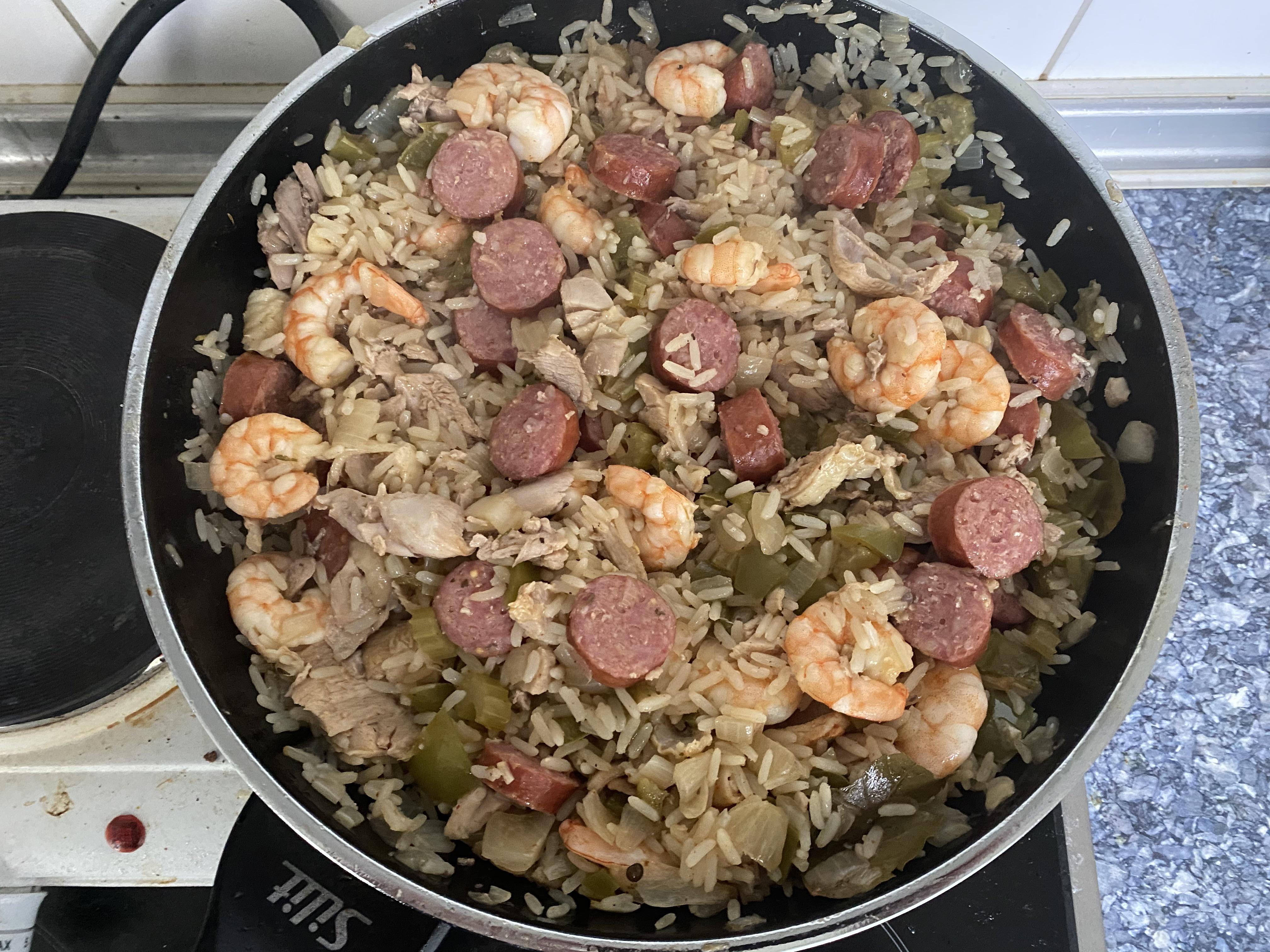 [Homemade] Jambalaya with pork sausages, chicken and prawns r/food