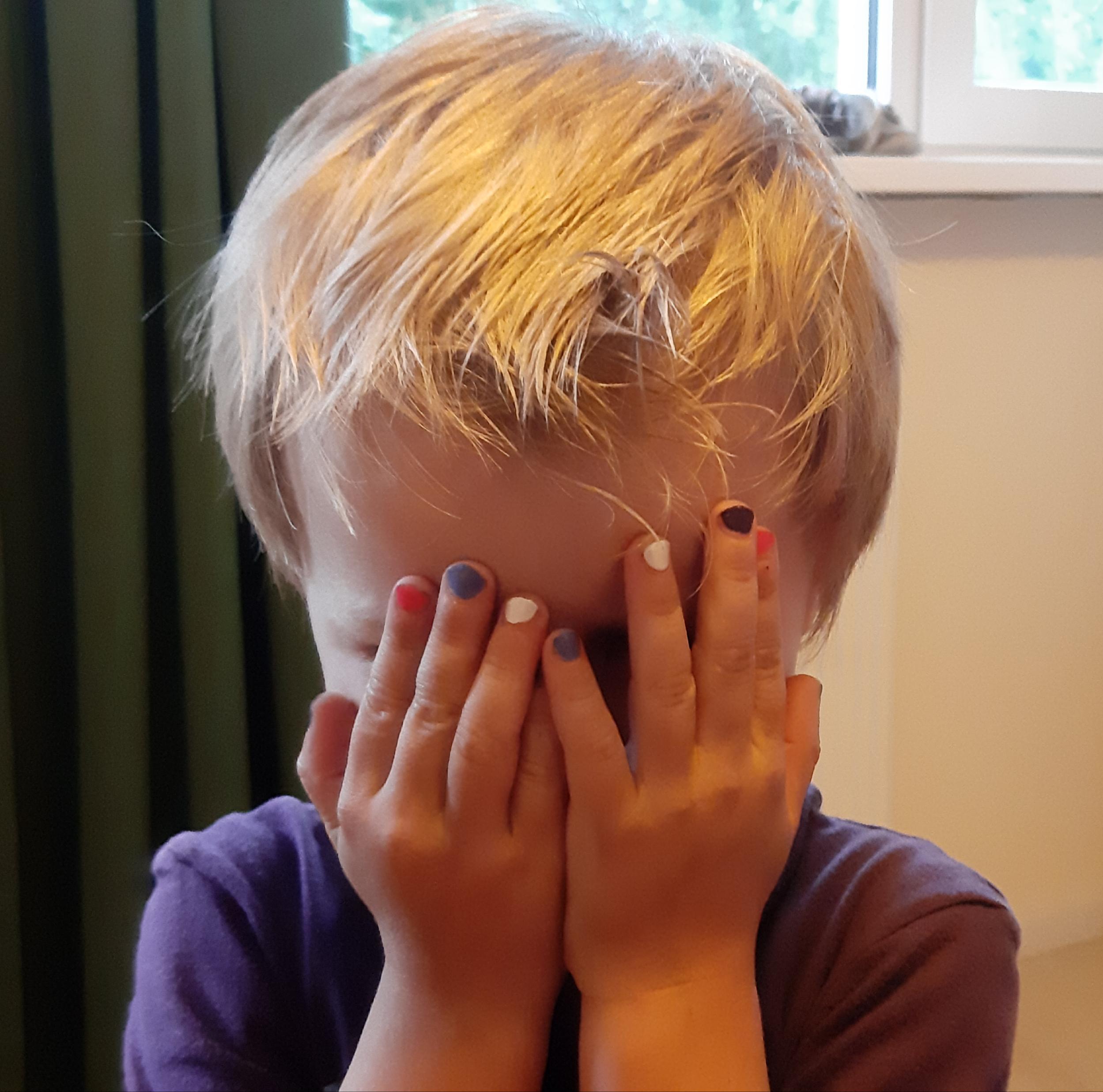 My son (3,5 yo) wanted his nails painted so of course I didn't hesitate