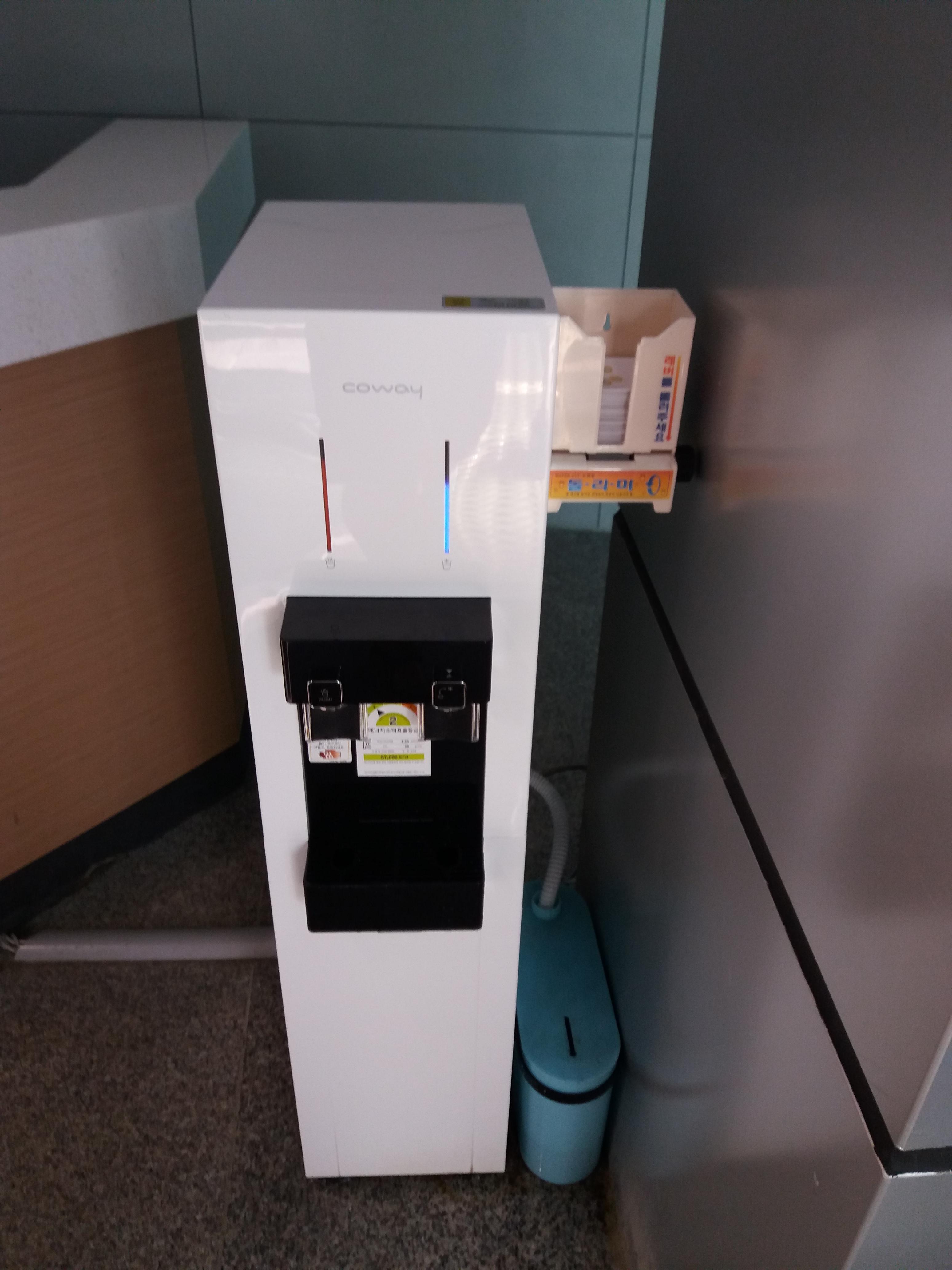 In S. Korea they don't have cups at water dispensers, but little paper