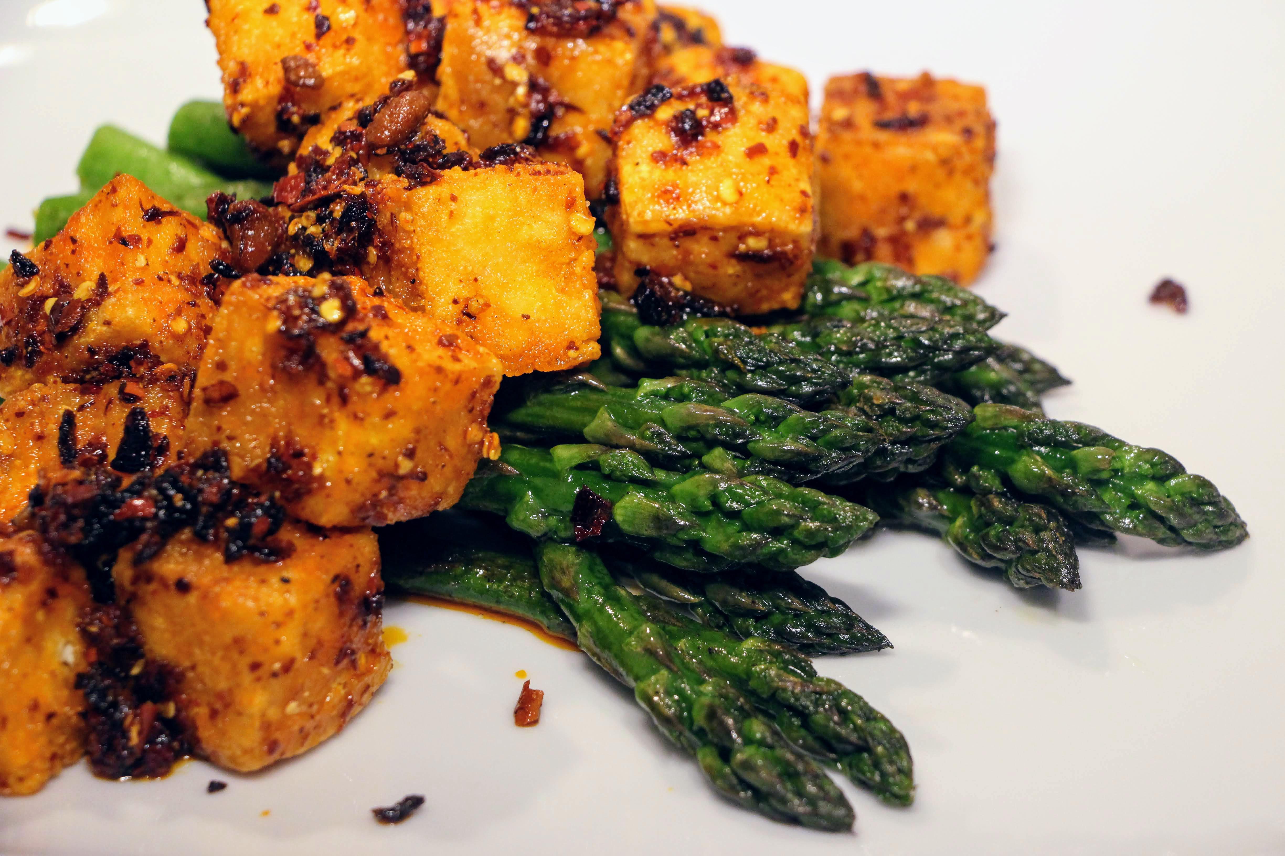 [Homemade] Chili Crisp Crispy Tofu & Asparagus r/food