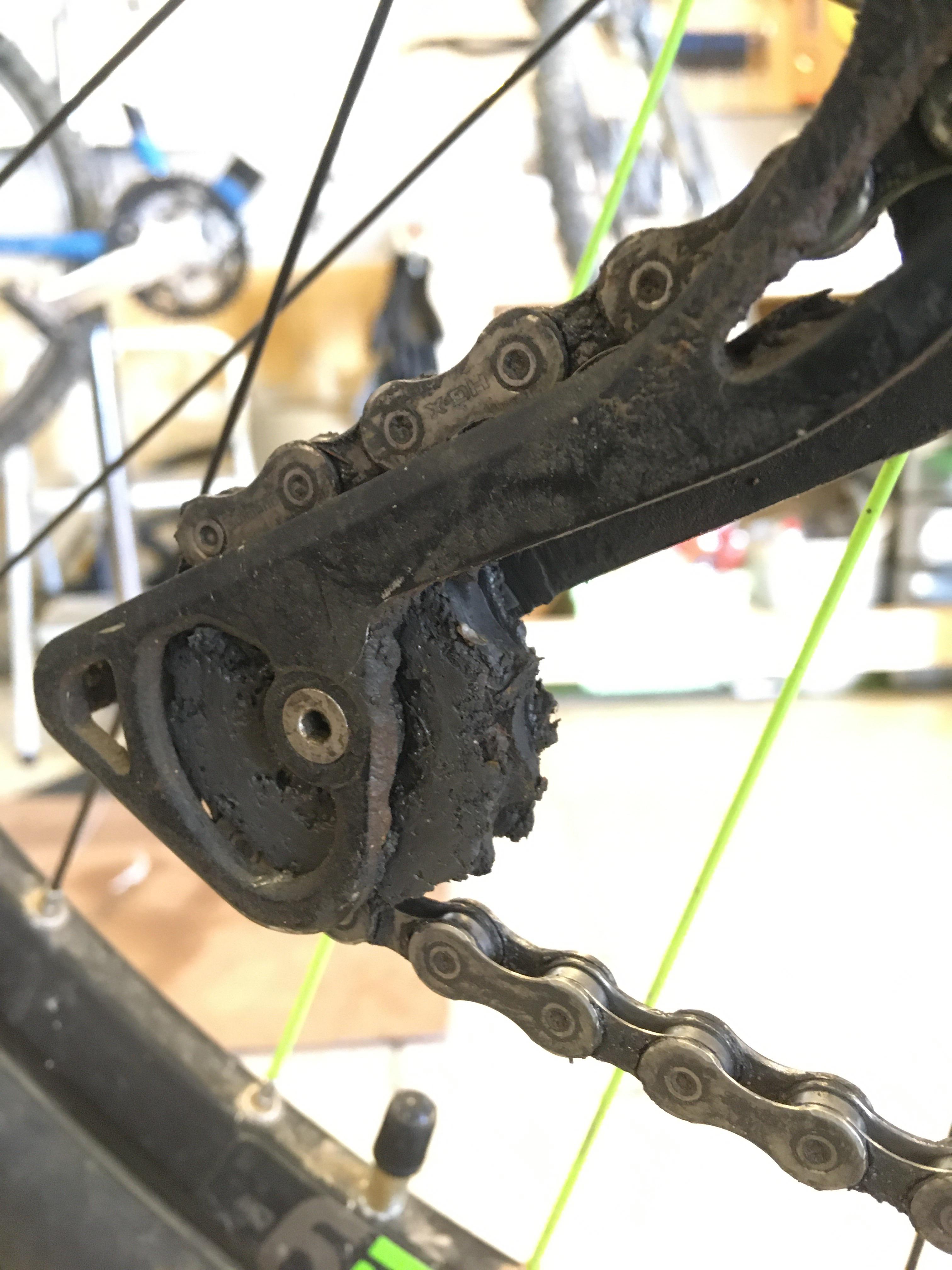 I can’t find the tension pulley on this bike D r/BikeMechanics