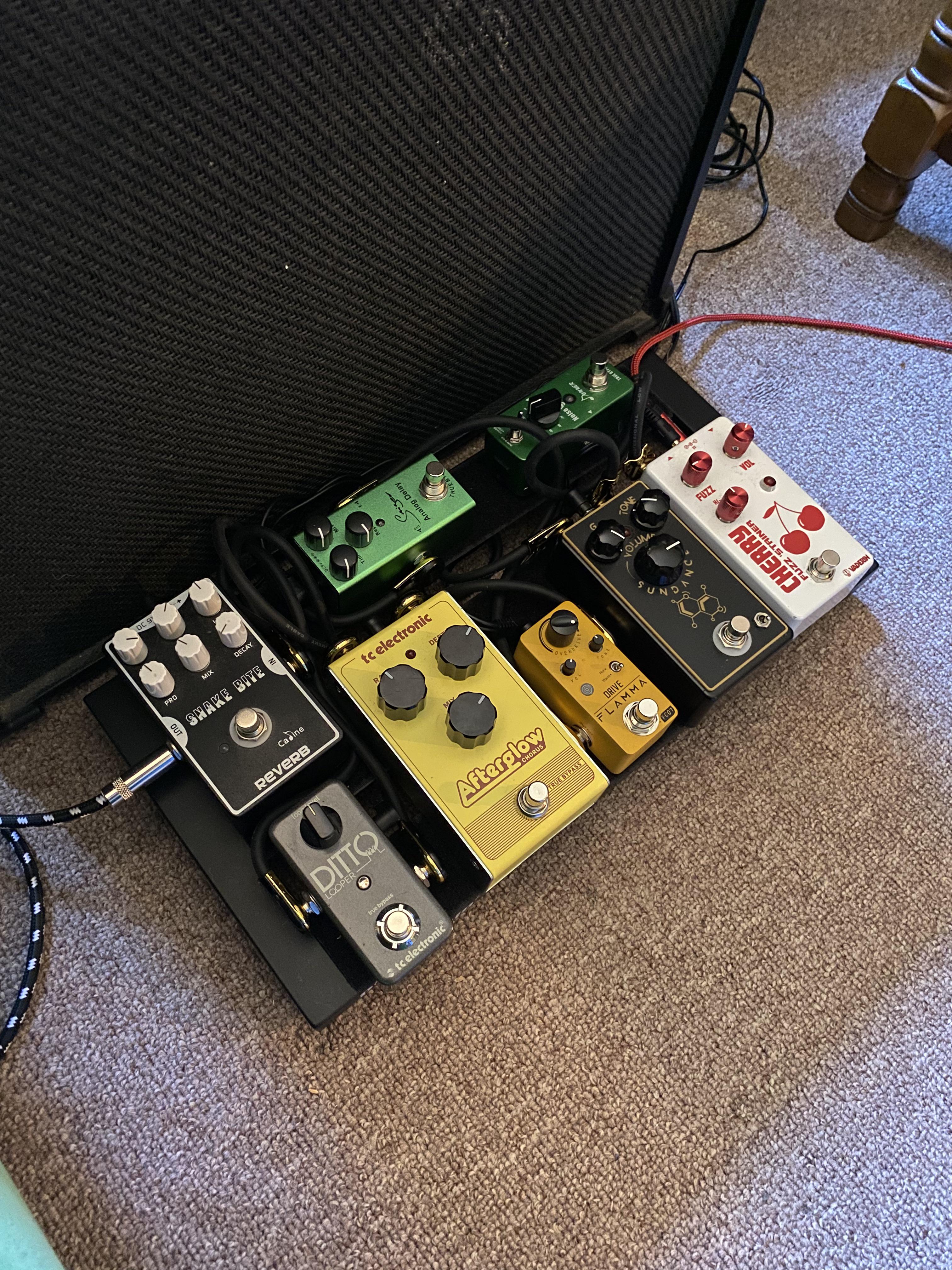 Finally organized my pedalboard! r/guitars
