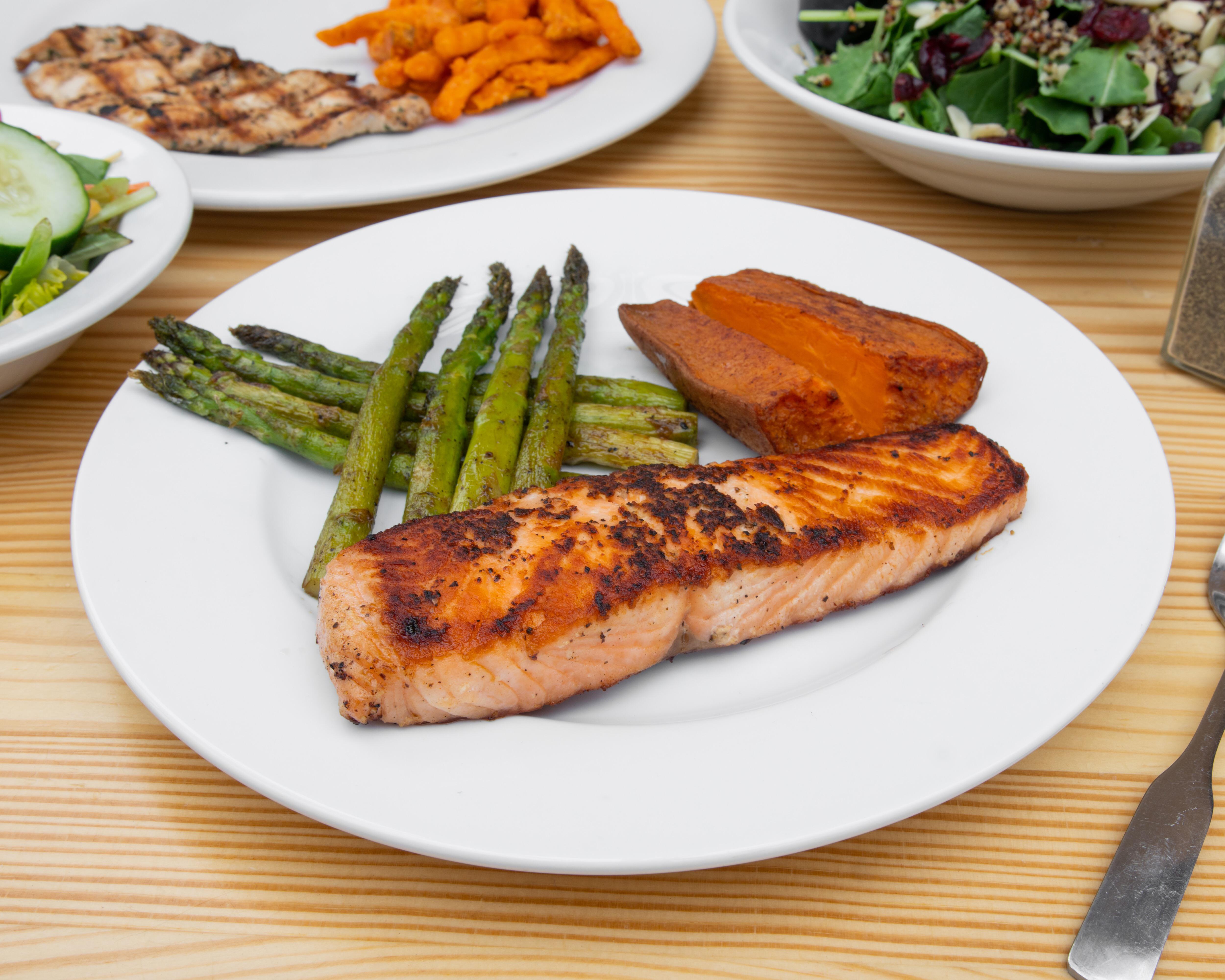 Salmon with some sweet potatoes and asparagus r/HealthyFood