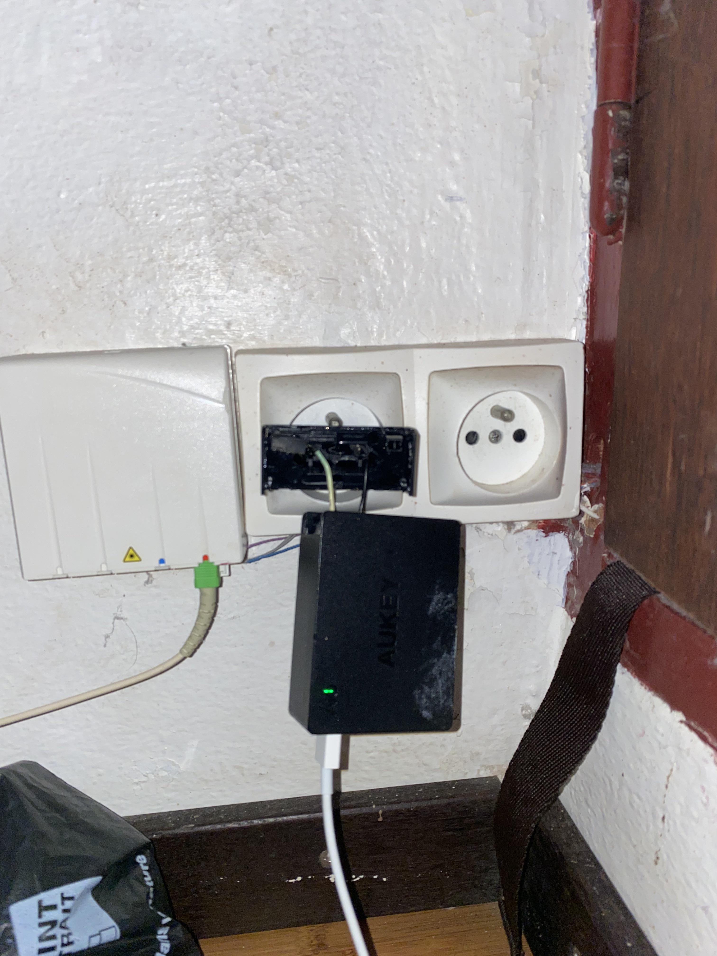 My charger went off when I removed it today. r/Wellthatsucks