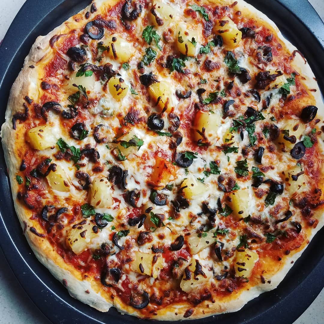[Homemade] Pineapple & Olive Pizza r/food