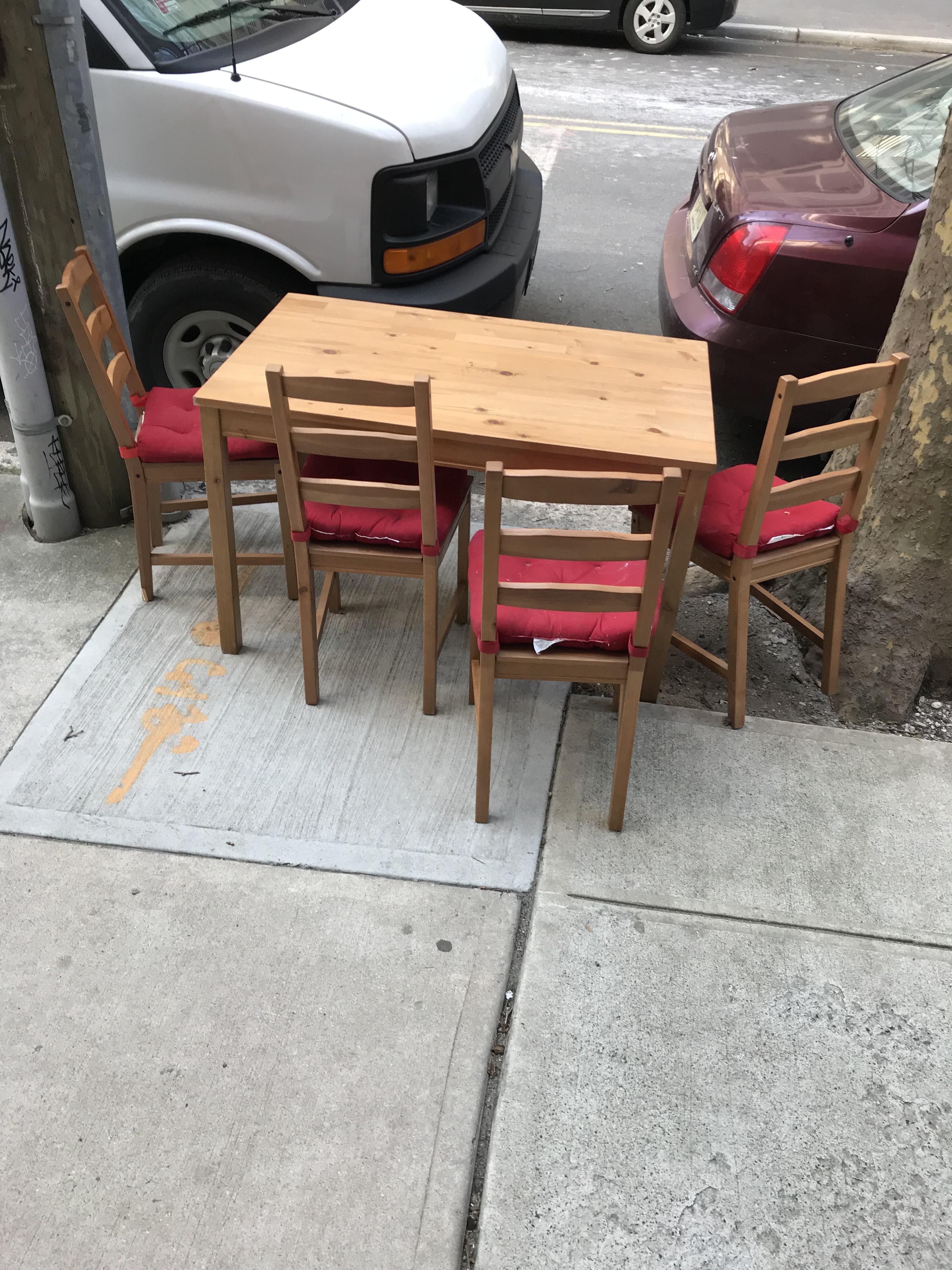 Free table and chairs — Steuben Street r/jerseycity