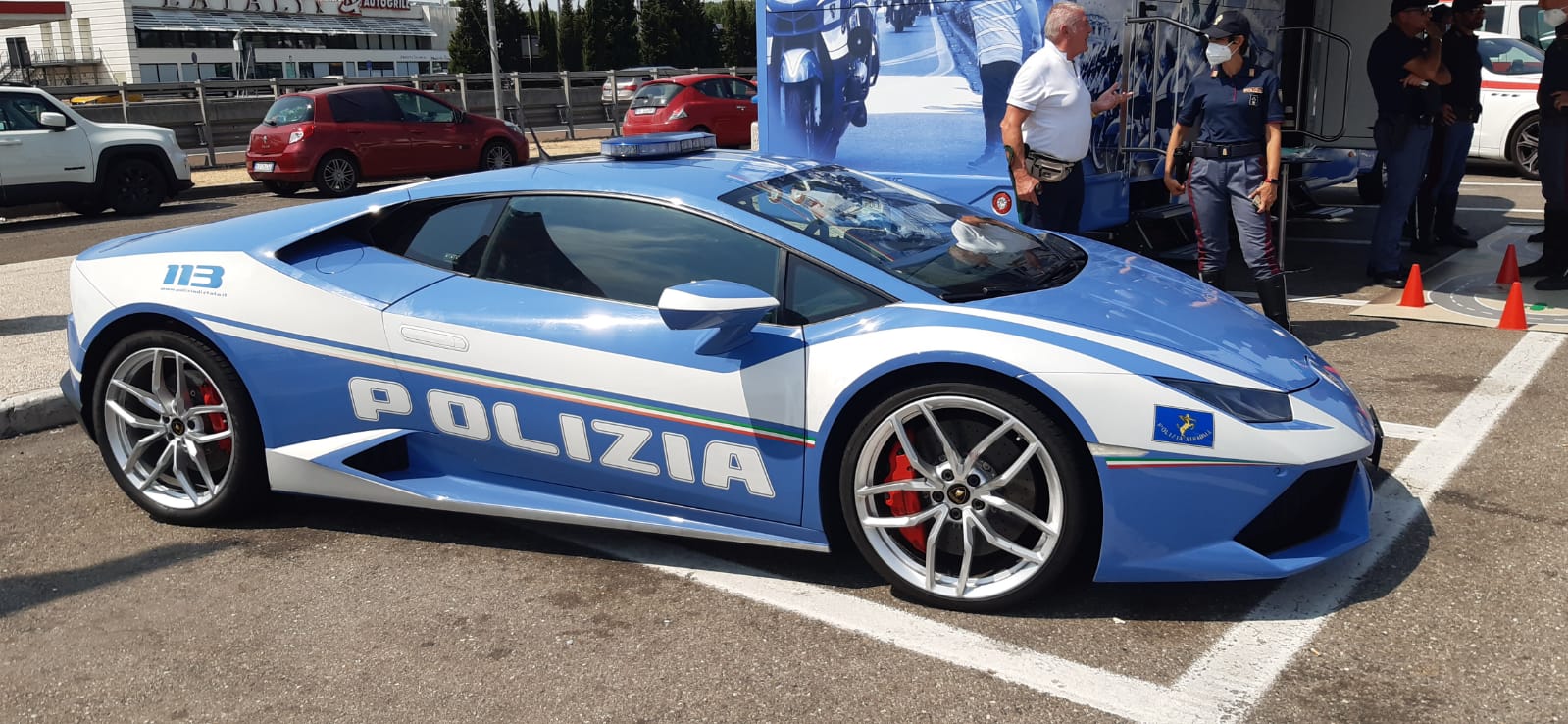 police car in Italy r/mildlyinteresting