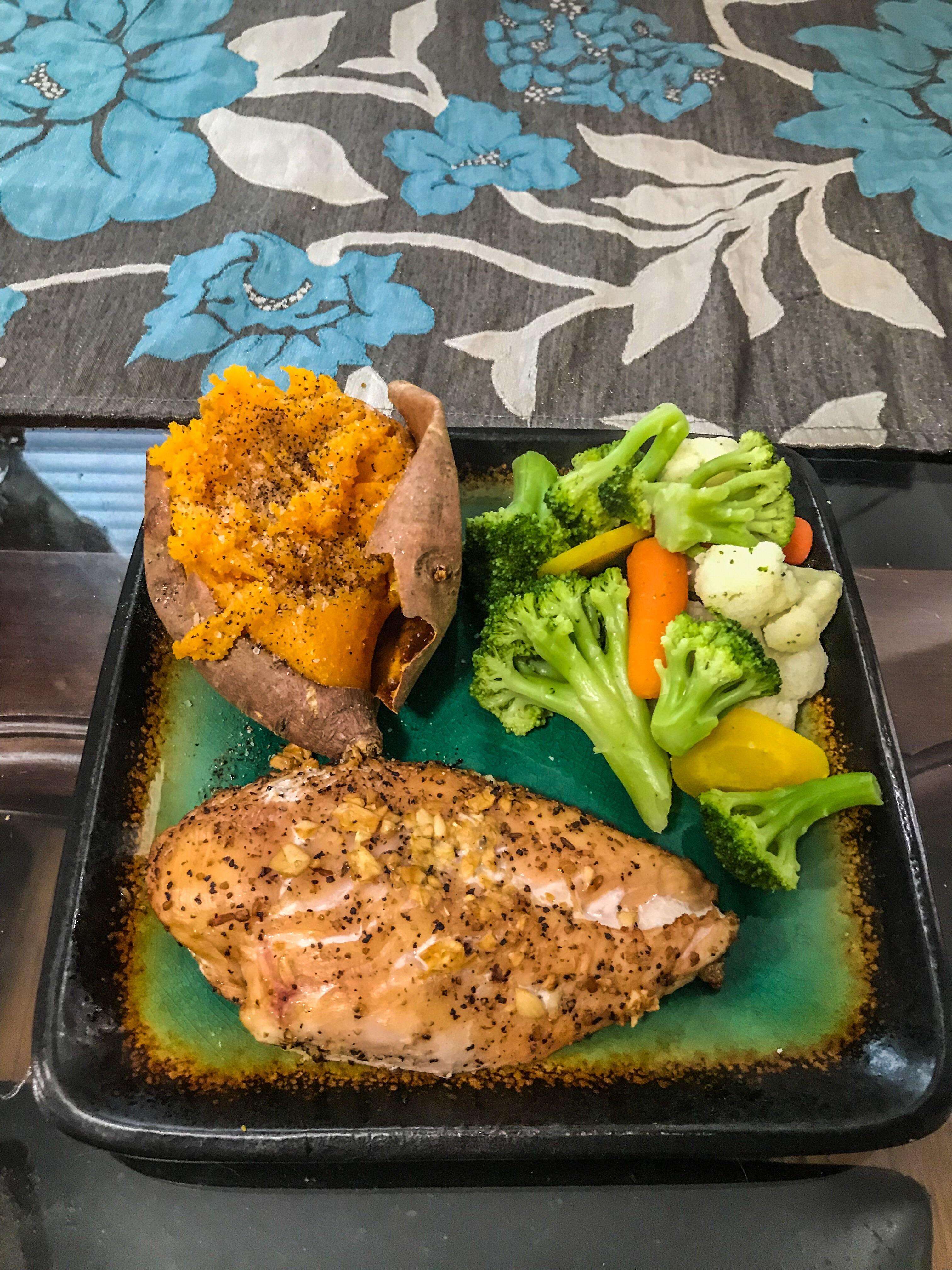 Smoked chicken breast, sweet potato, mixed vegetables 400 calories