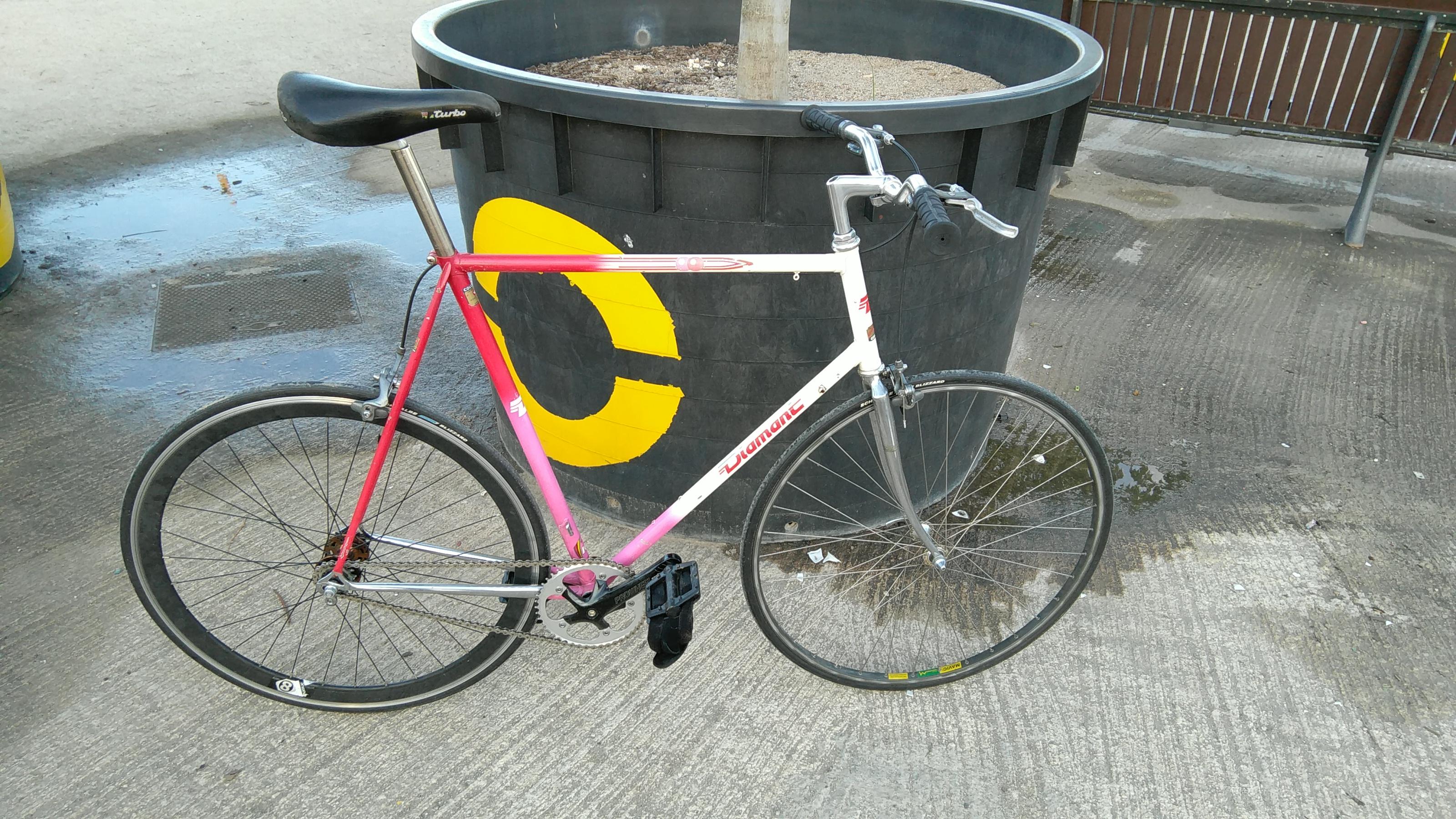 First fixed gear, went to some gravel paths and now practising how to