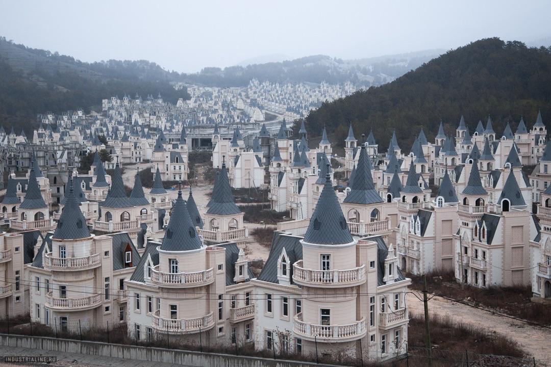 Failed luxury housing development in Central Turkey (Image Nick