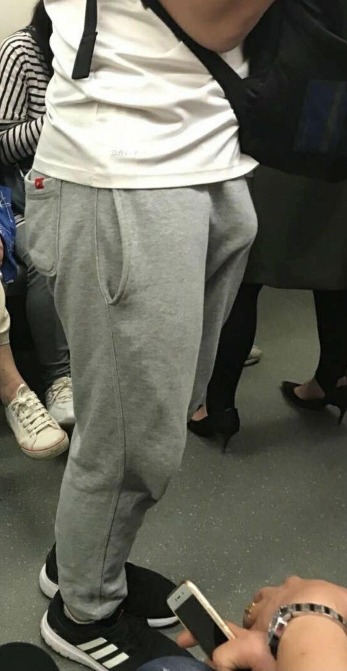 The best kind of bulge, in public 😋 : Bulges