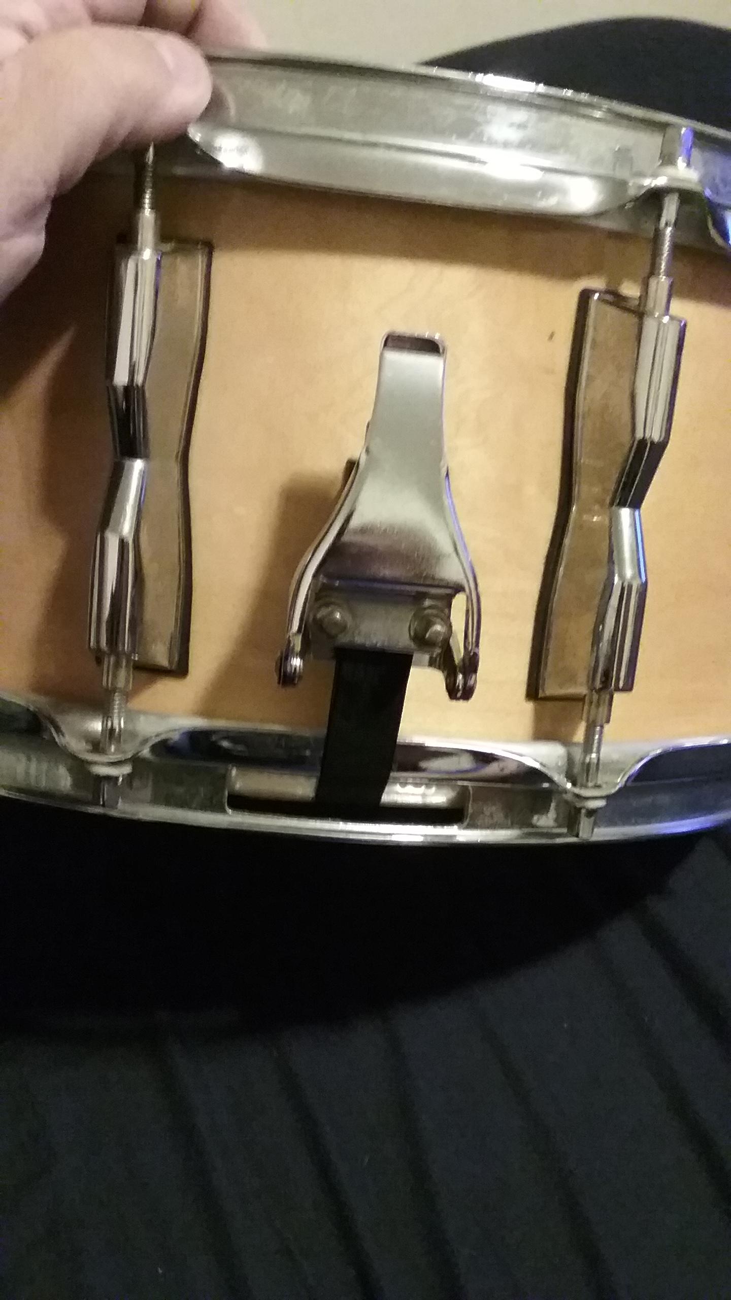 Can anyone tell me what brand of drum this is it's a 10 lug Maple snare