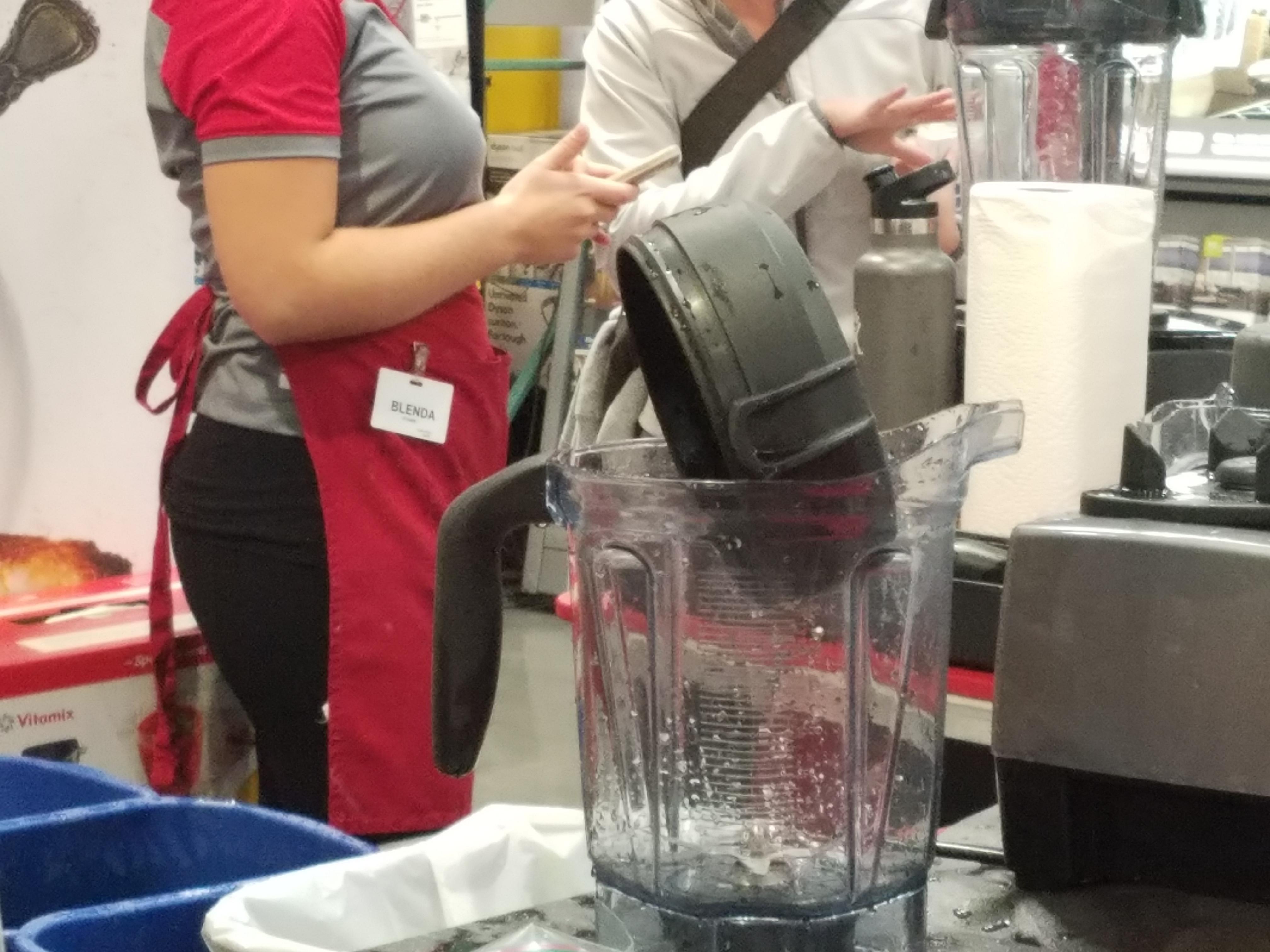 Lady selling blenders at Costco r/funny