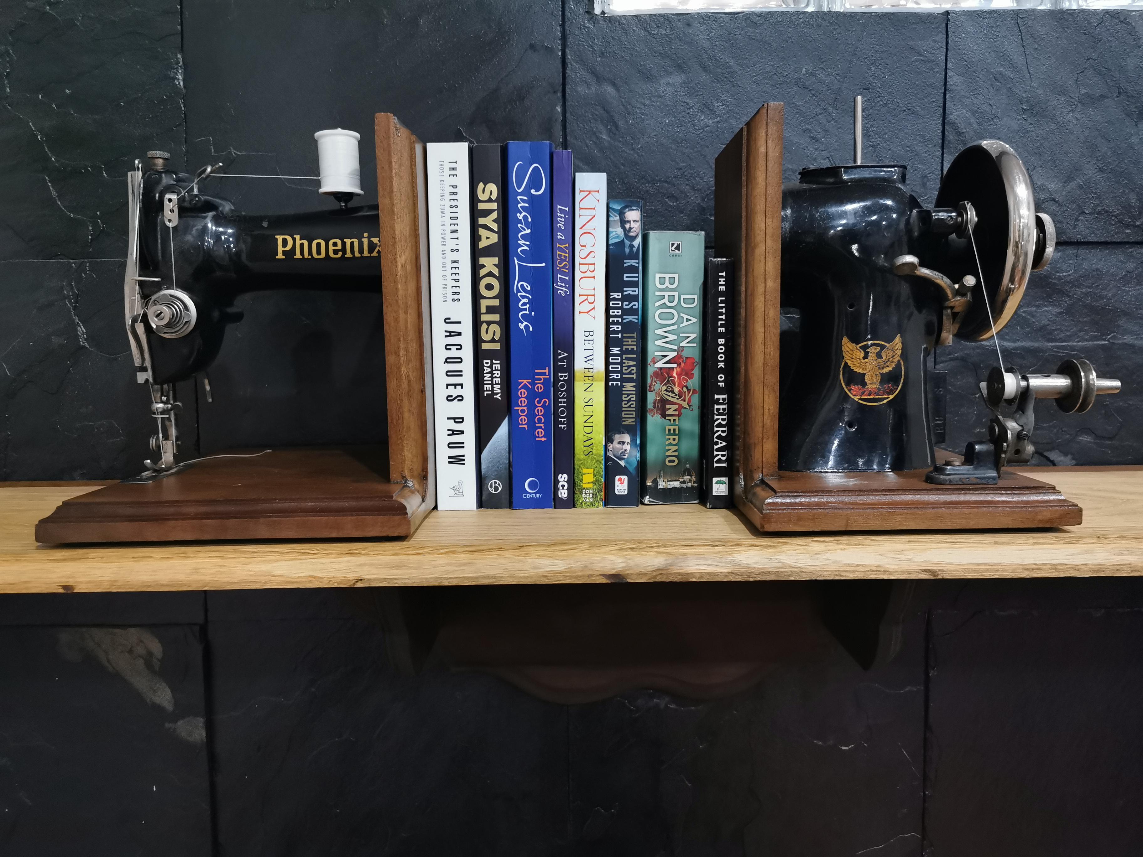 Sewing machine bookends I made during the past lock down weekend. r