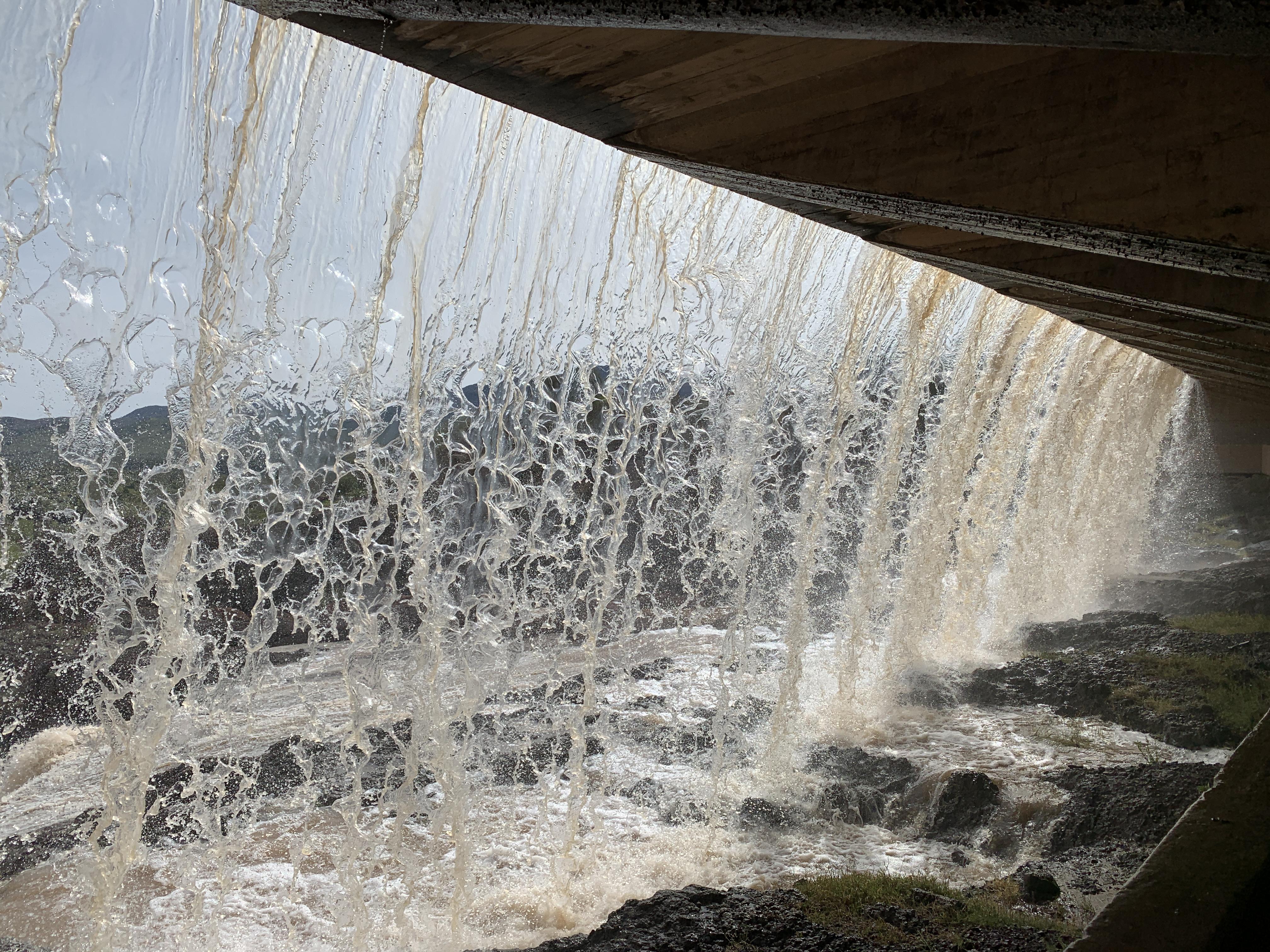 Under the spillway at Horseshoe Dam today. r/arizona