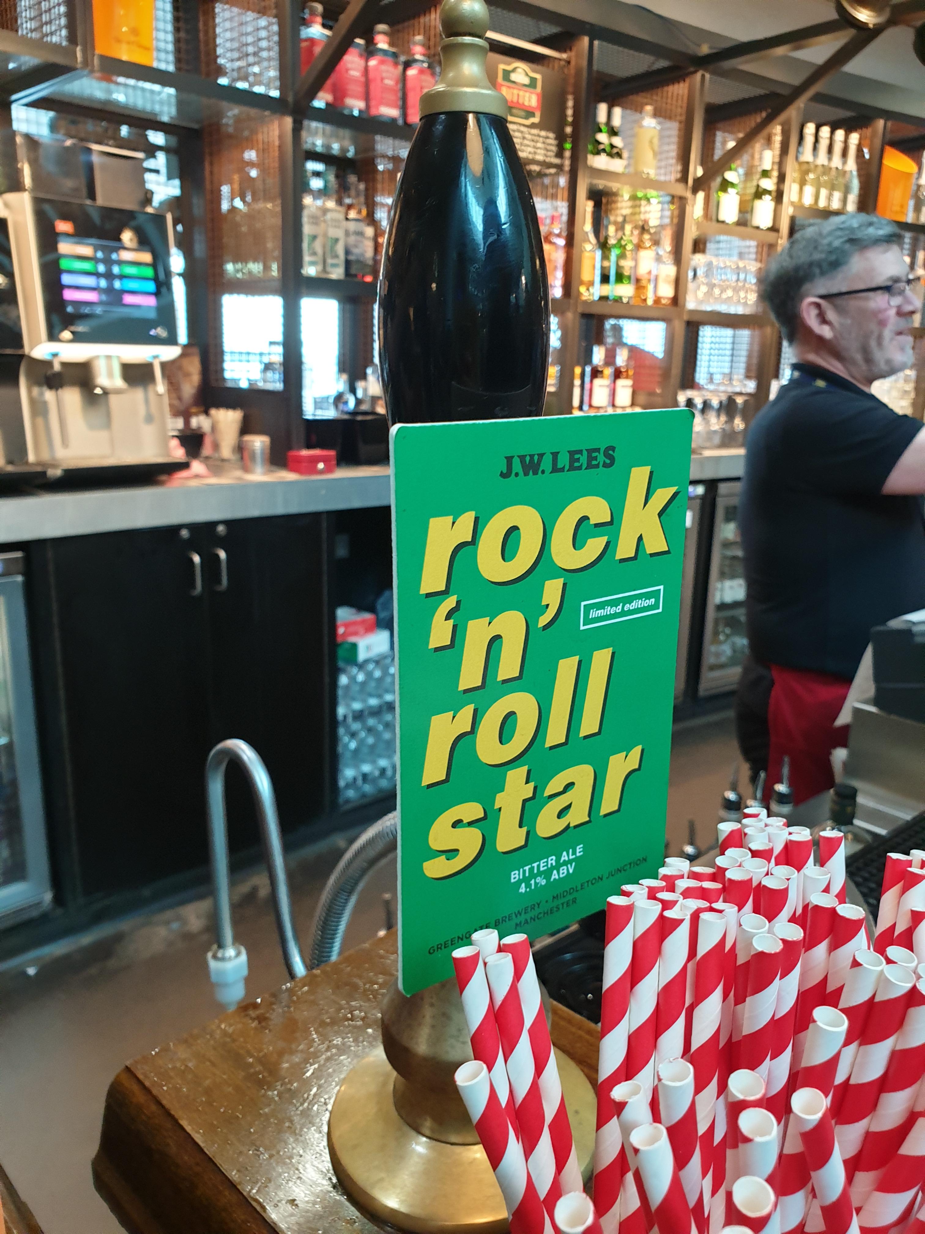 Beer in Manchester Airport bar r/oasis