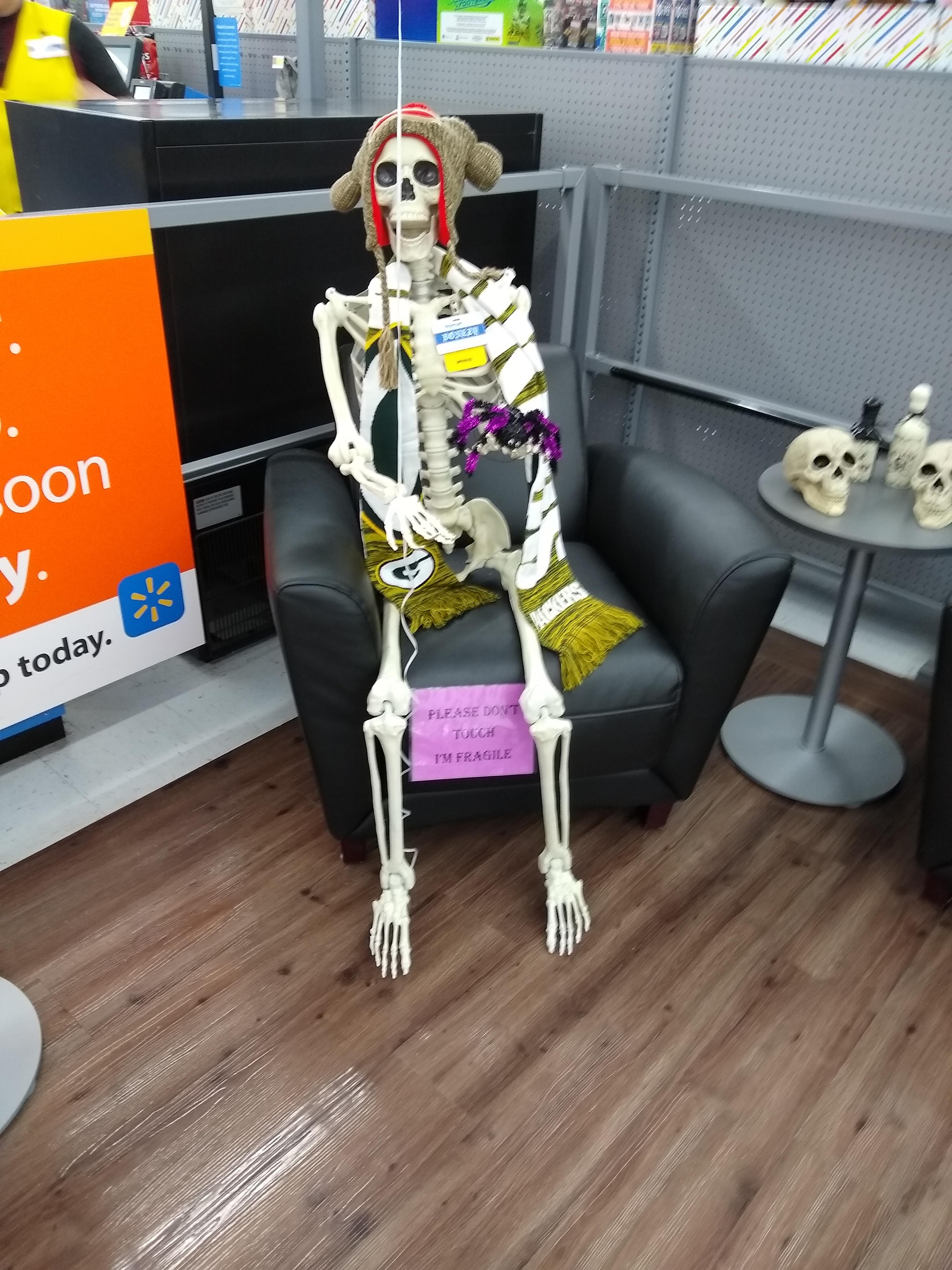 Actual photo of an associate waiting for CSM r/walmart