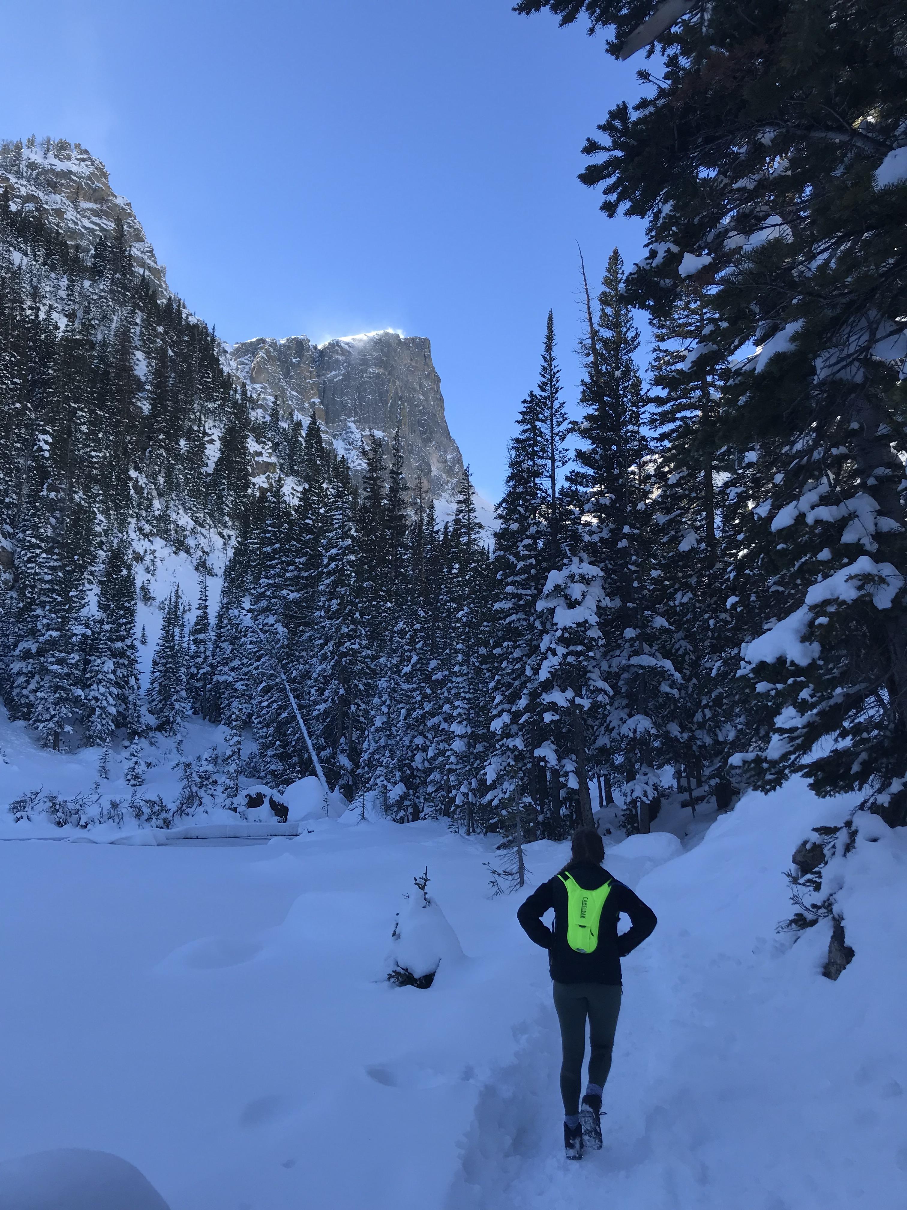 November hike after snowstorm through RMNP. Colorado, USA r/hiking