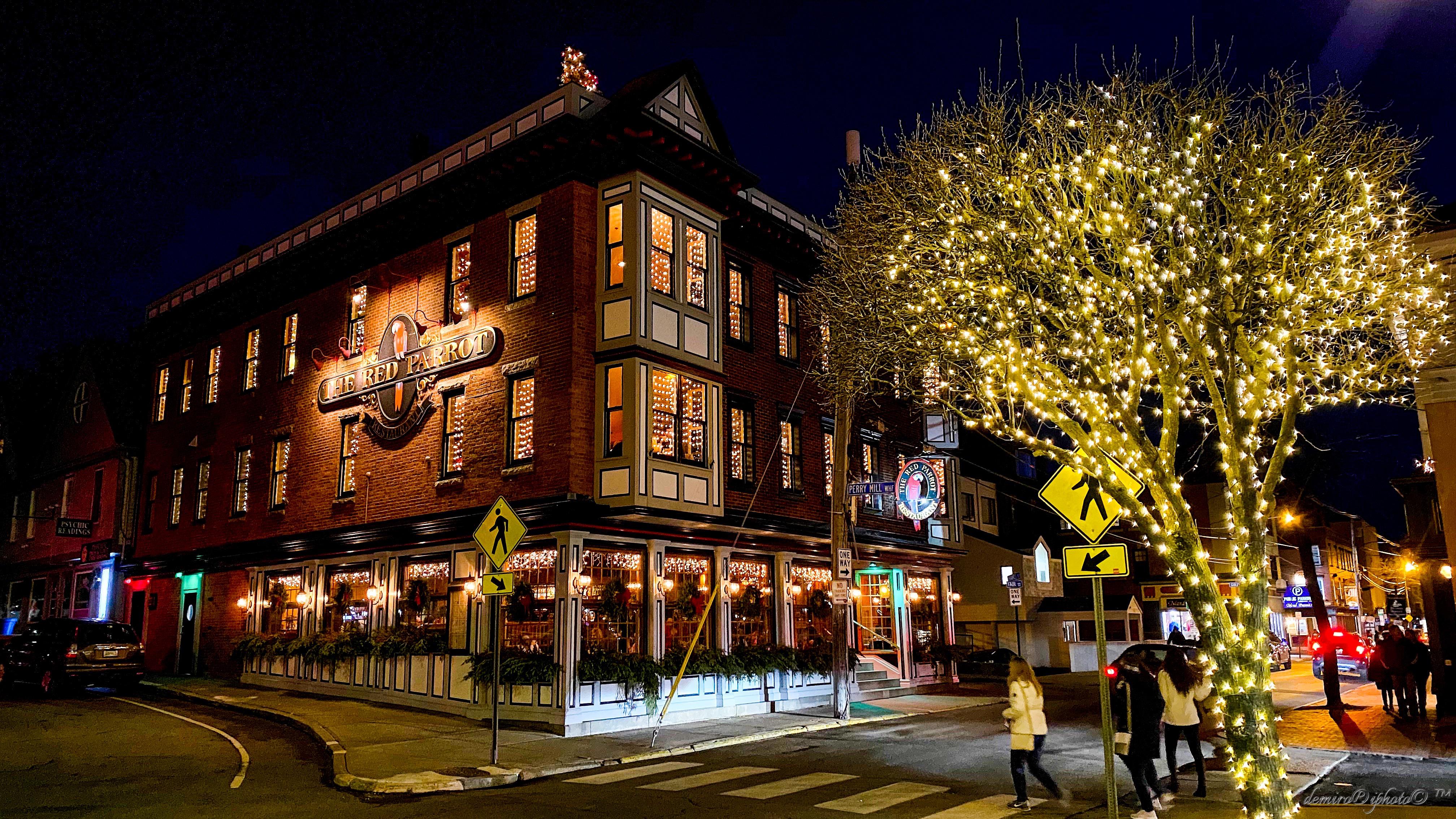 Newport Rhode Island, night after Christmas r/pics