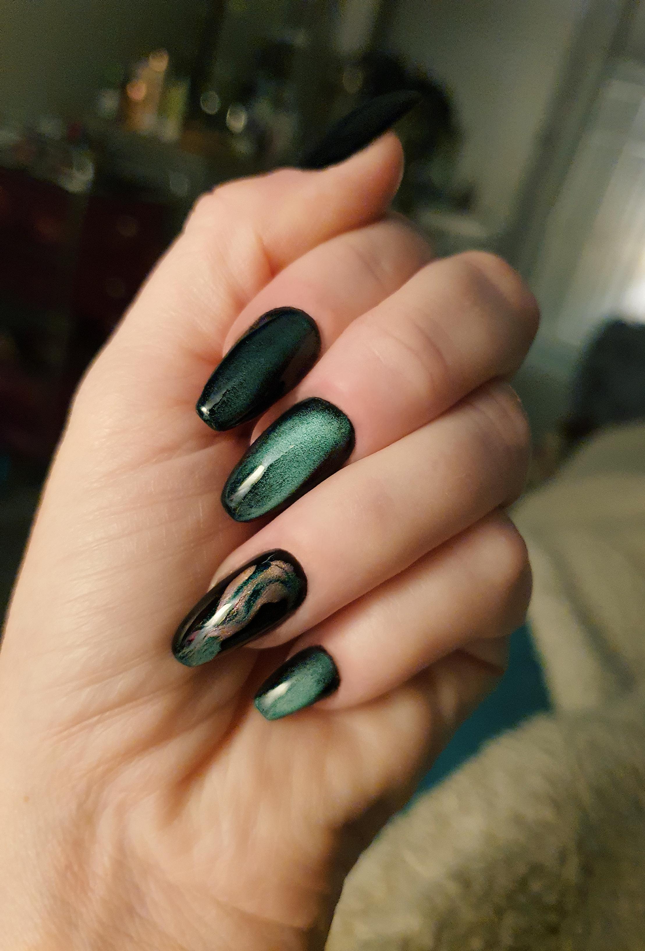 Green, born pretty cat eye gel polish r/Nails