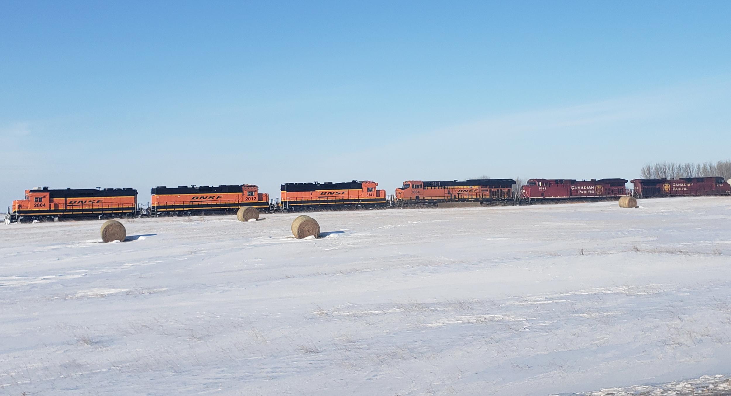 A rather eclectic consist. (Tulare, SD Jan14, 2020) r/trains