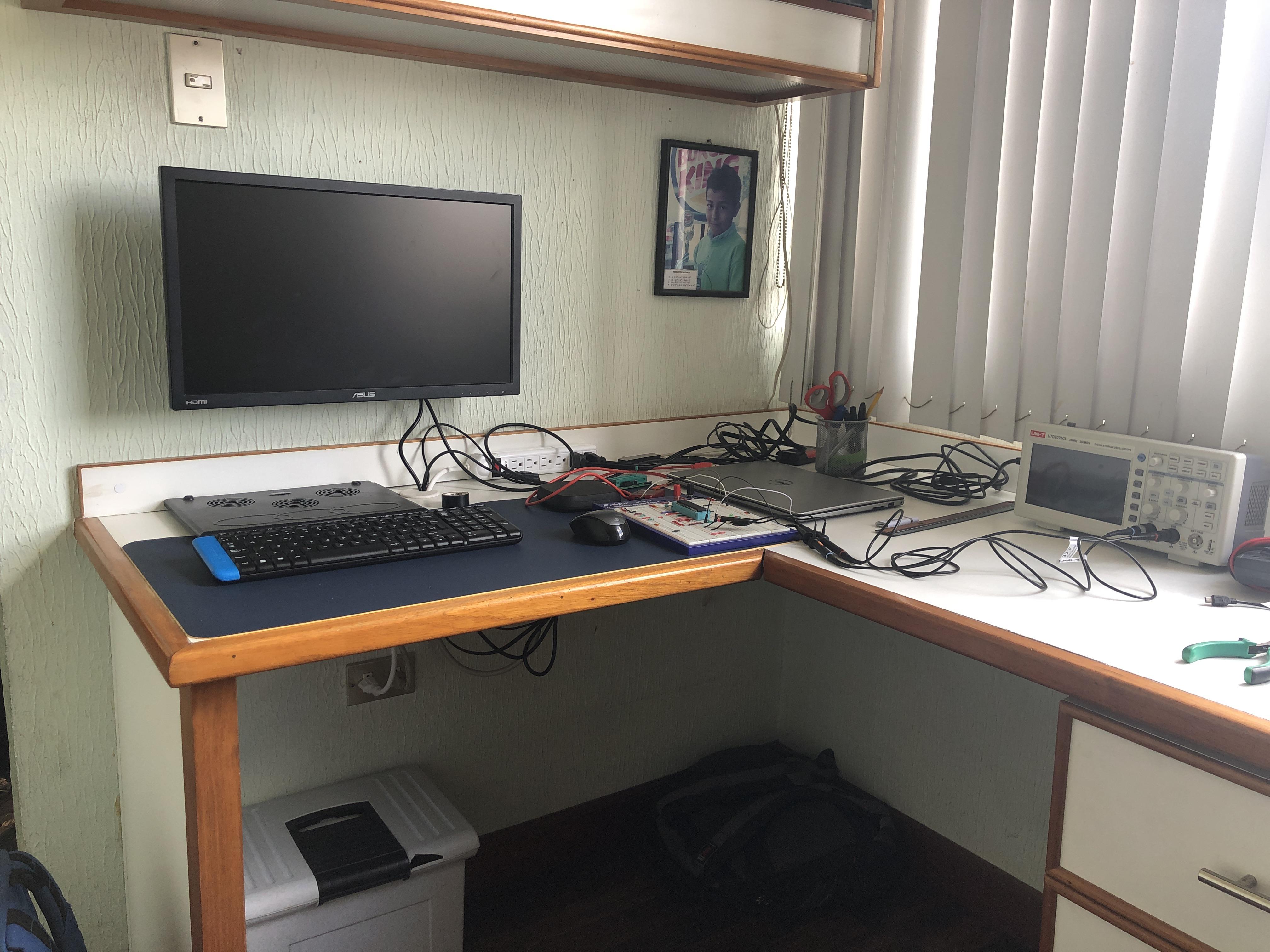 Updated the setup with a wall mount, the cable management is still a