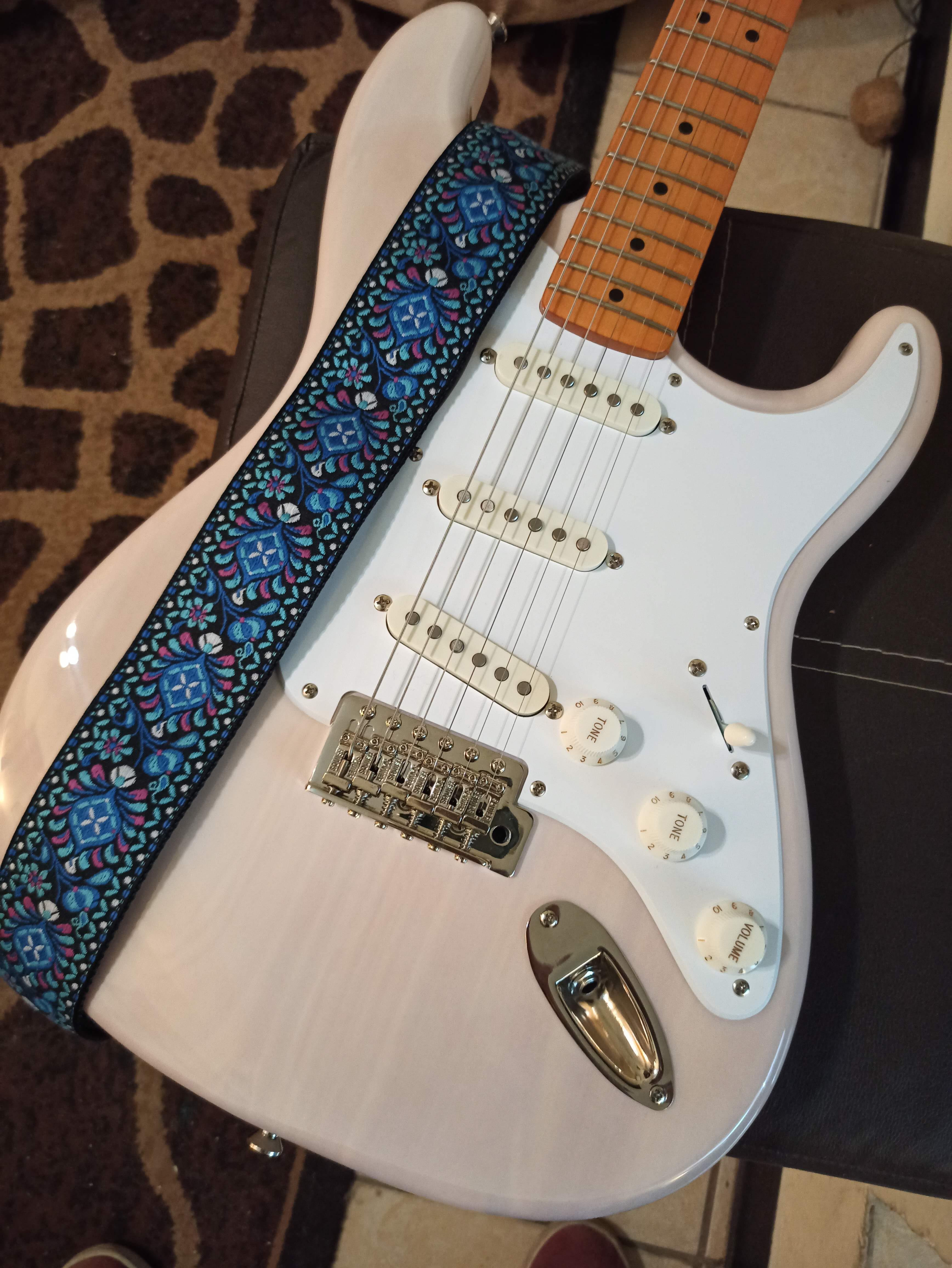 230 best Squier Strat images on Pholder Guitars, Guitarporn and Stratocaster