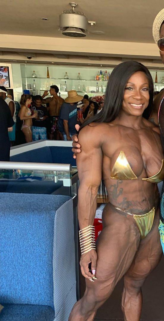 Margie V.Martin : nudemusclewoman