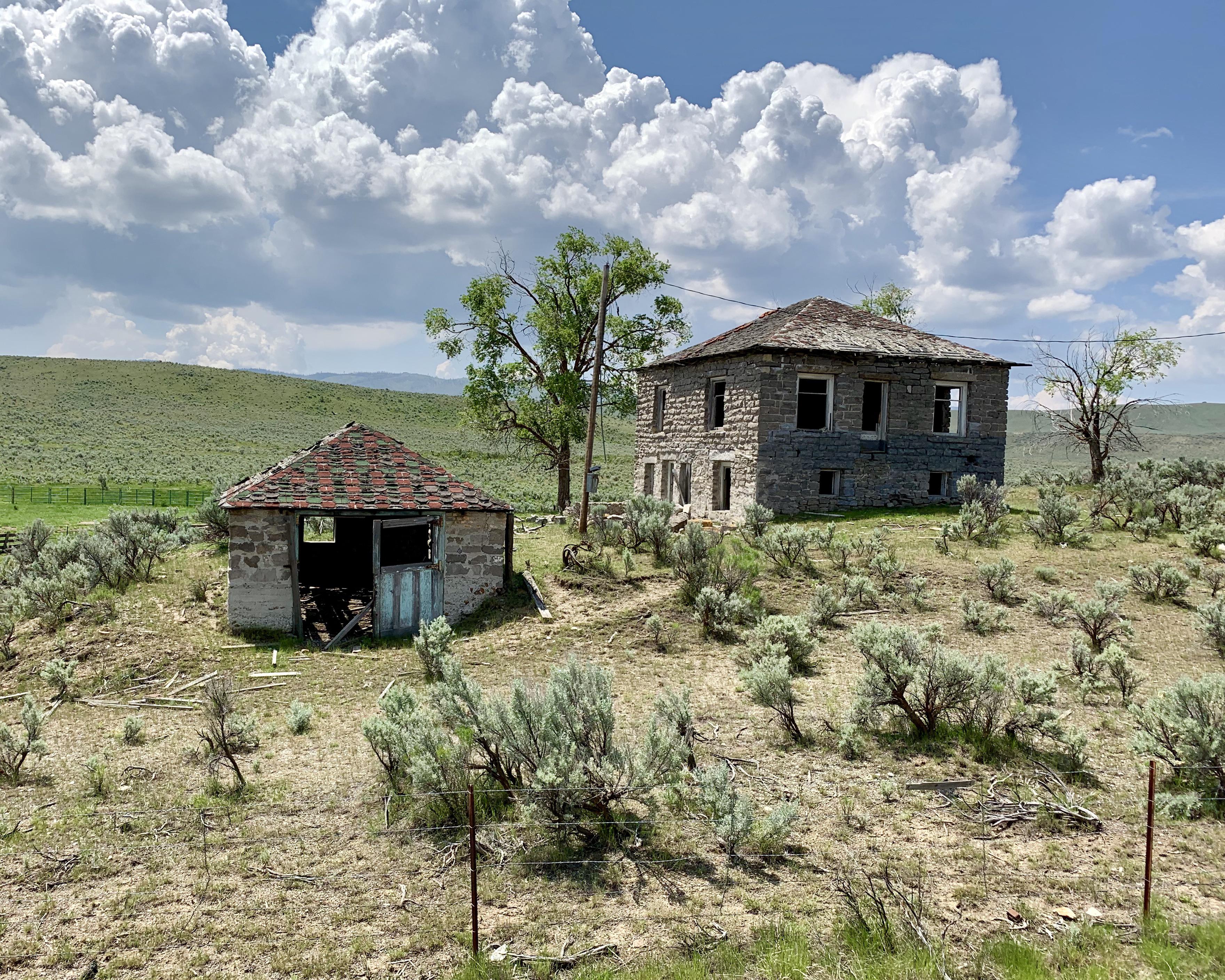 Old farmhouse in Eastern Oregon. r/AbandonedPorn