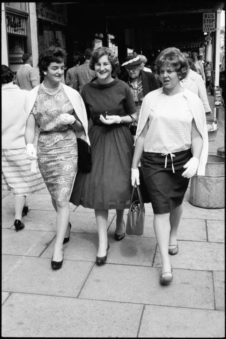 The ladies out for a shop, Queen Street, Auckland, NZ, 1960 r