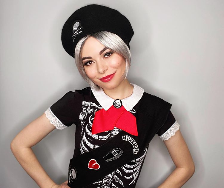 Sexy Halloween Costume r/MirandaCosgrove