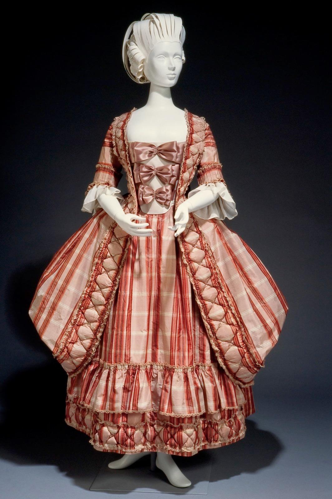 Robe à la Polonaise, c. 17601770. r/fashionhistory