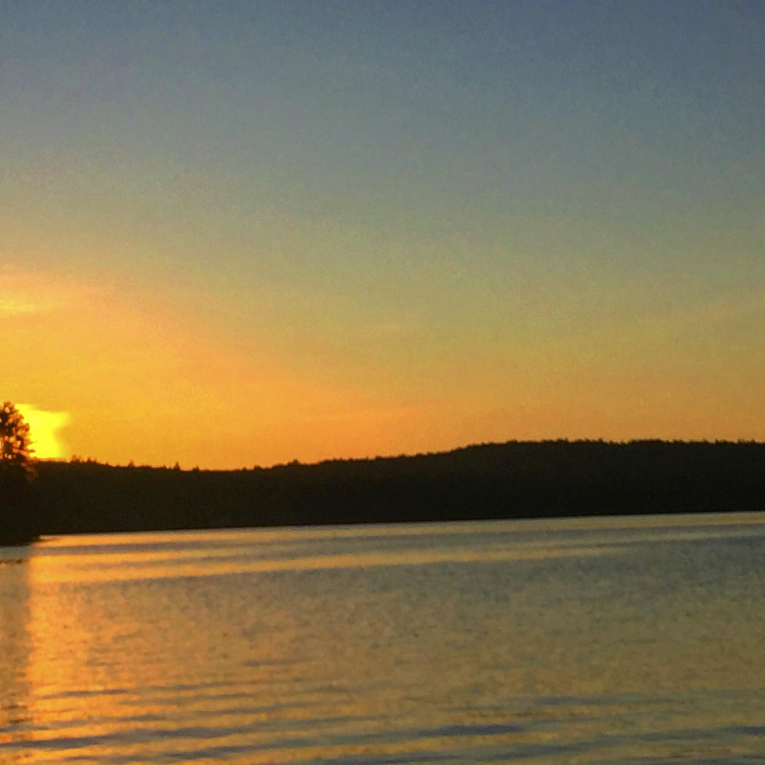 Sunset in Alton [New Hampshire] [OC] [1500x1500] r/ImagesOfNewHampshire