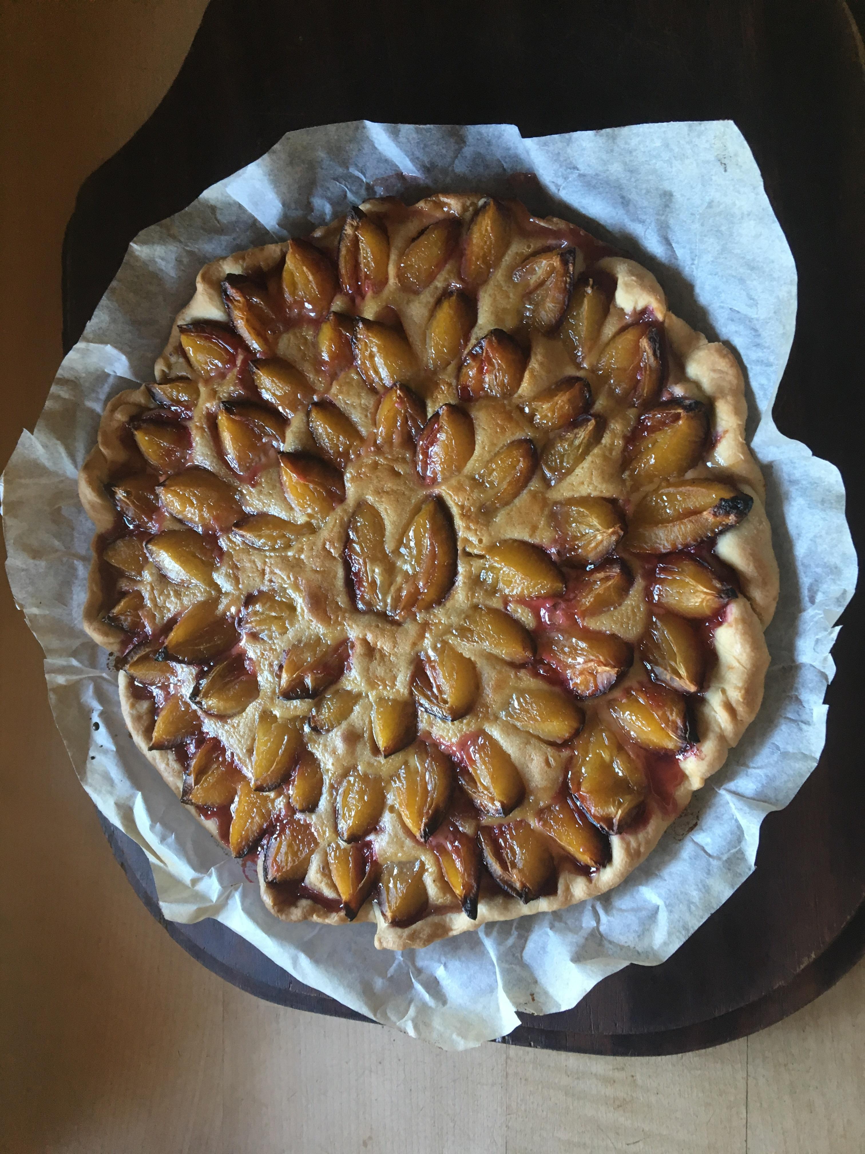 [homemade] Damask plum cake with fruit from the garden r/food