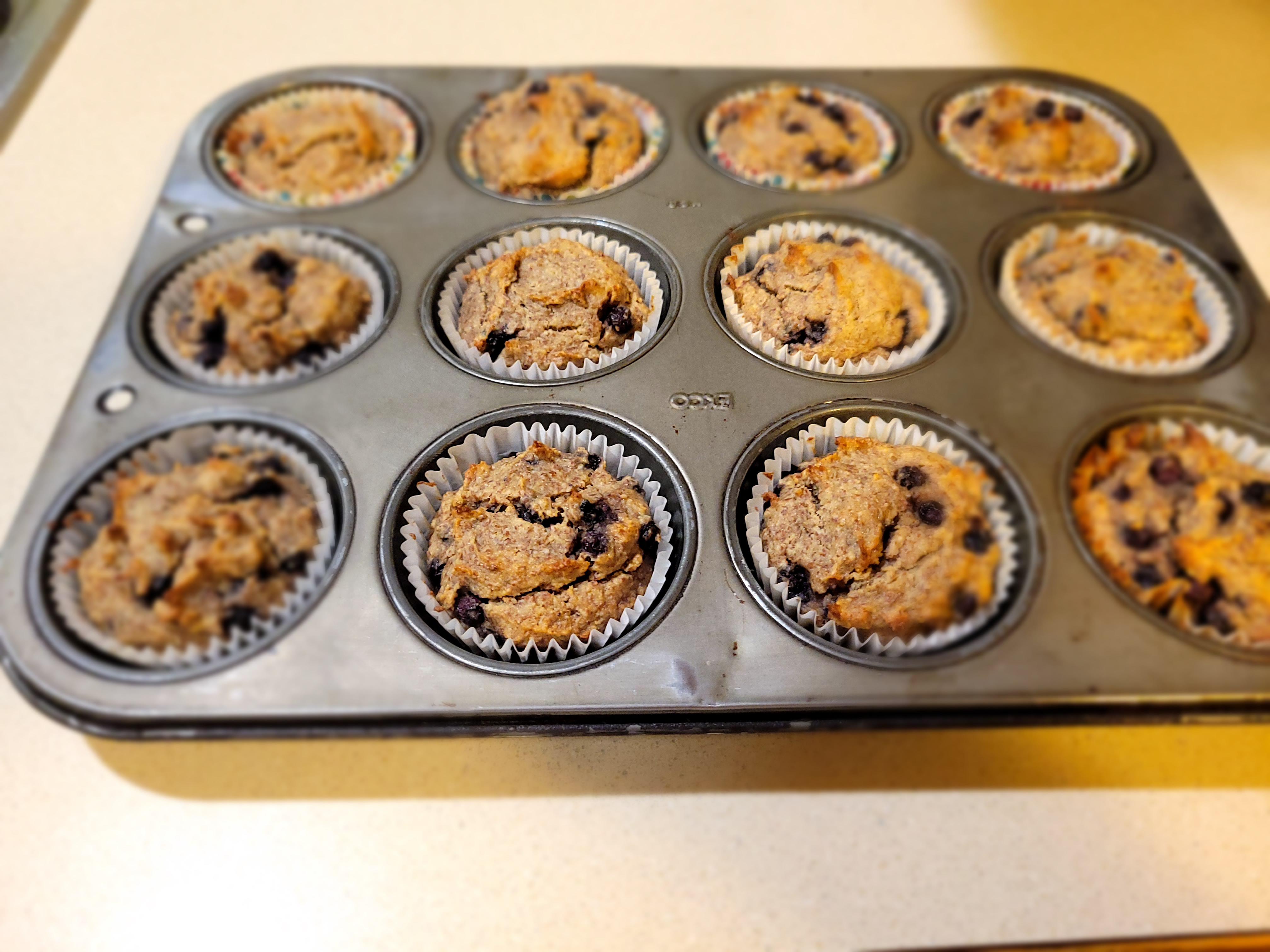 [homemade] almond flour blueberry muffins. (no sugar, oil or butter