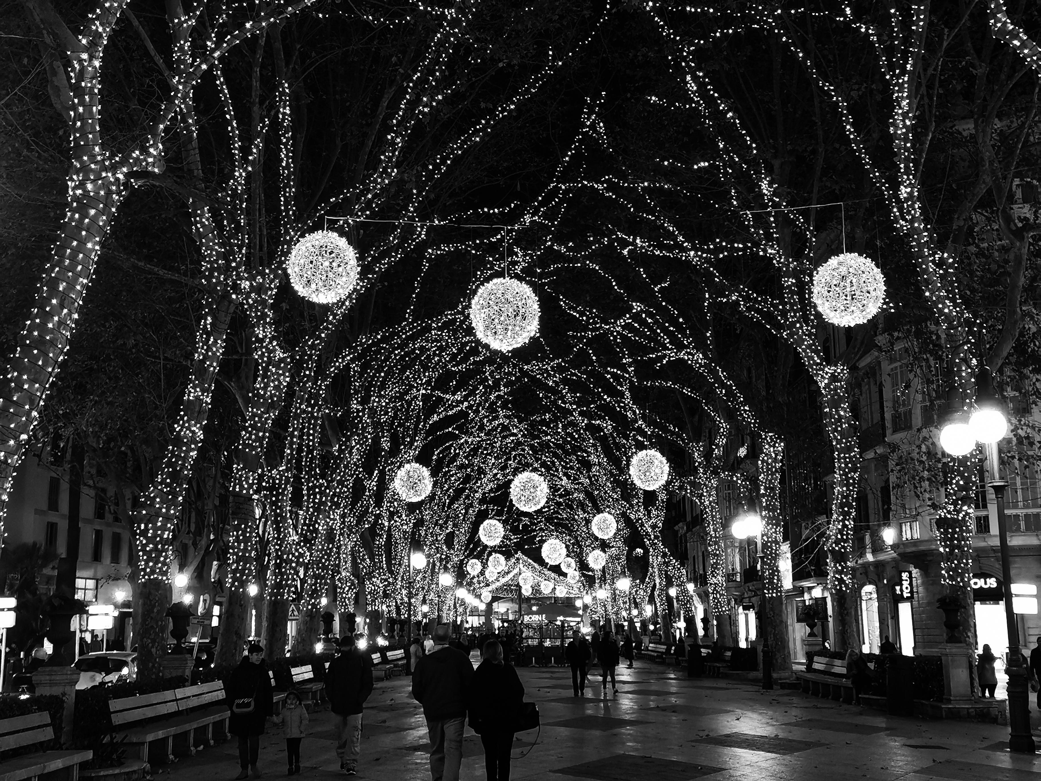 Christmas shopping street r/blackandwhite