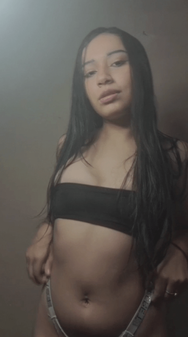 A 19 year old thick latina here for you. ;) : Thick_Ladies