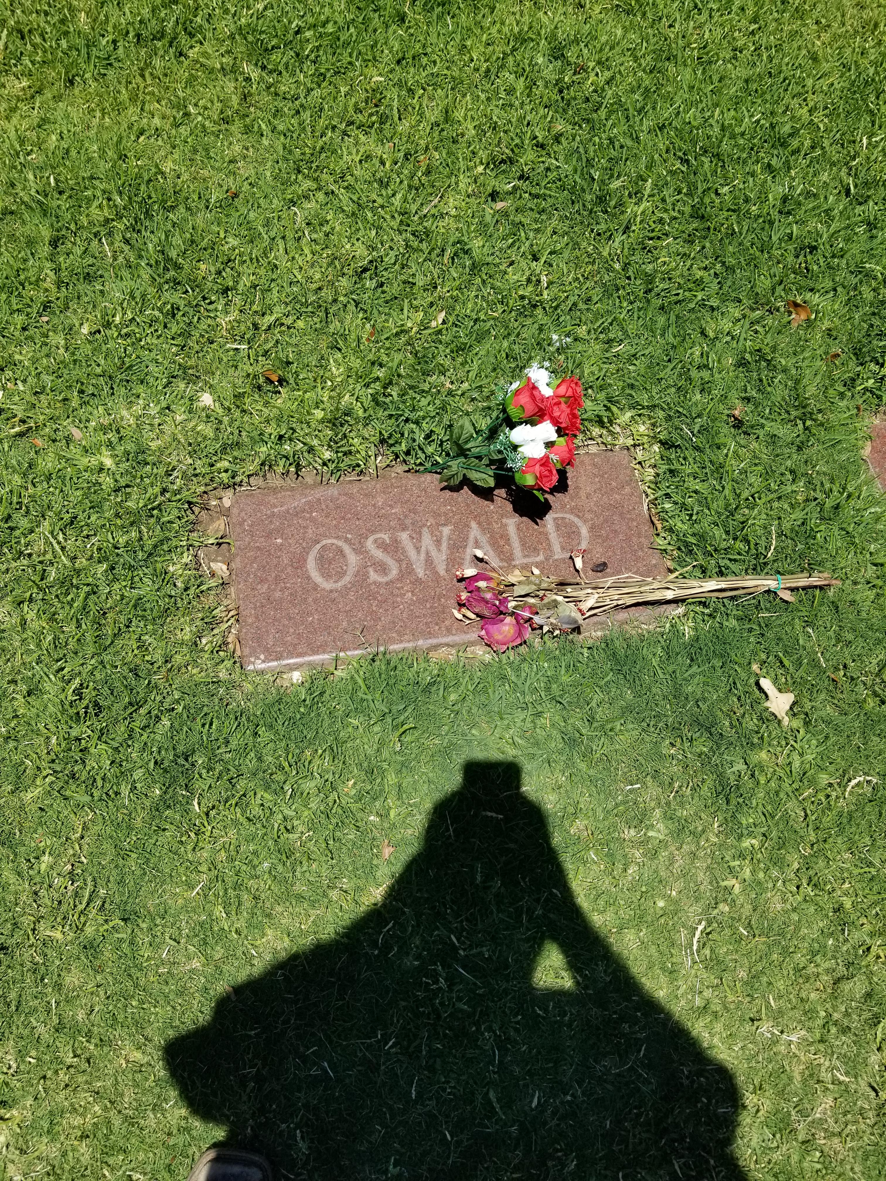 Lee Harvey Oswalds grave. r/Dallas
