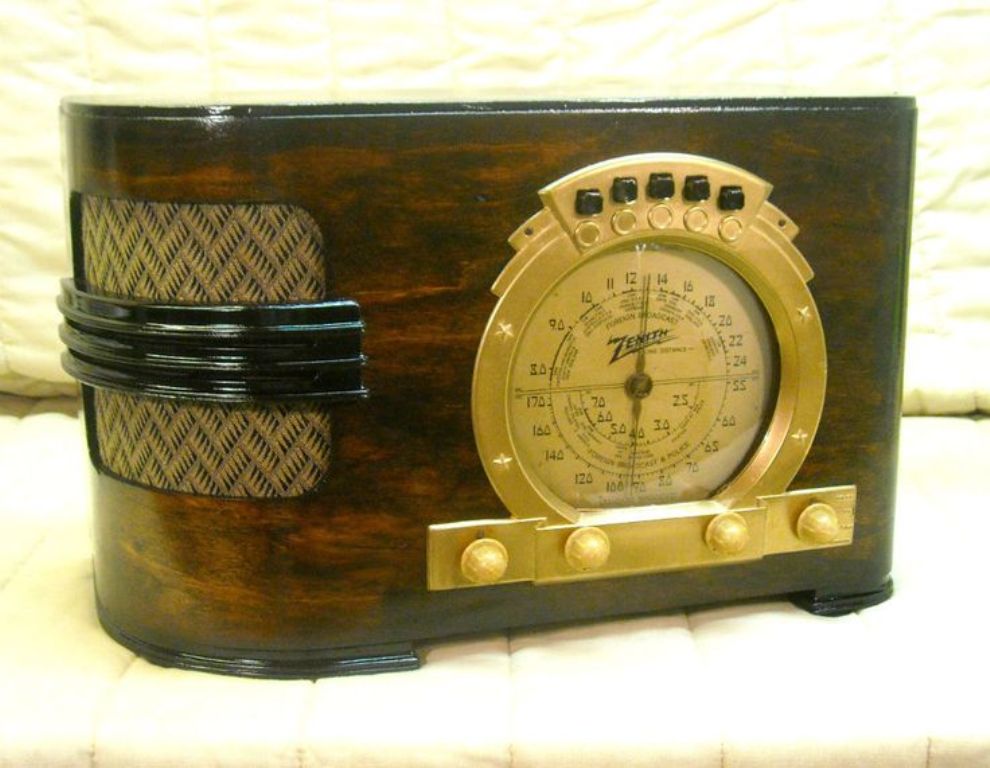 1939 Zenith Tabletop AMShortwave Radio r/ArtDeco