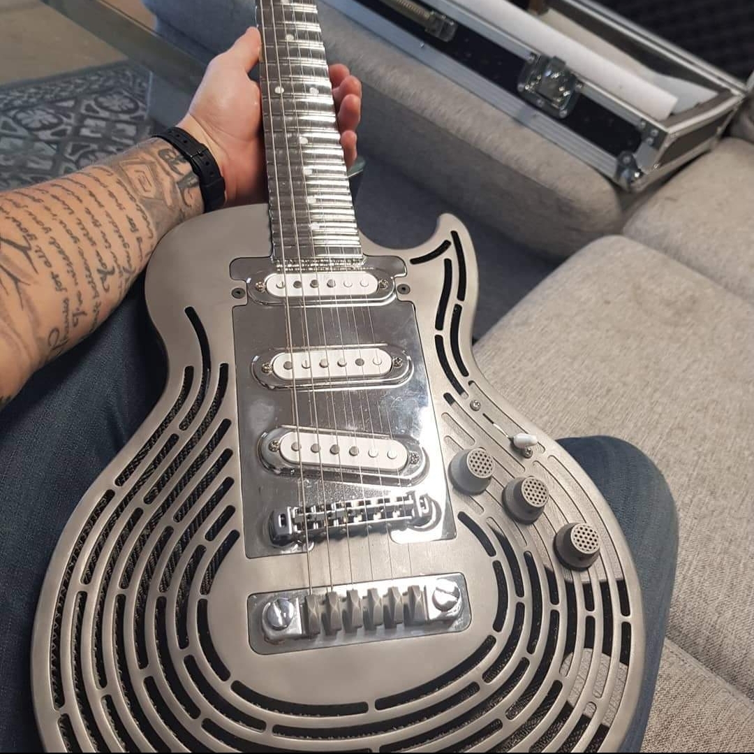 This custom made electric guitar made out of titanium r/mildlyinteresting