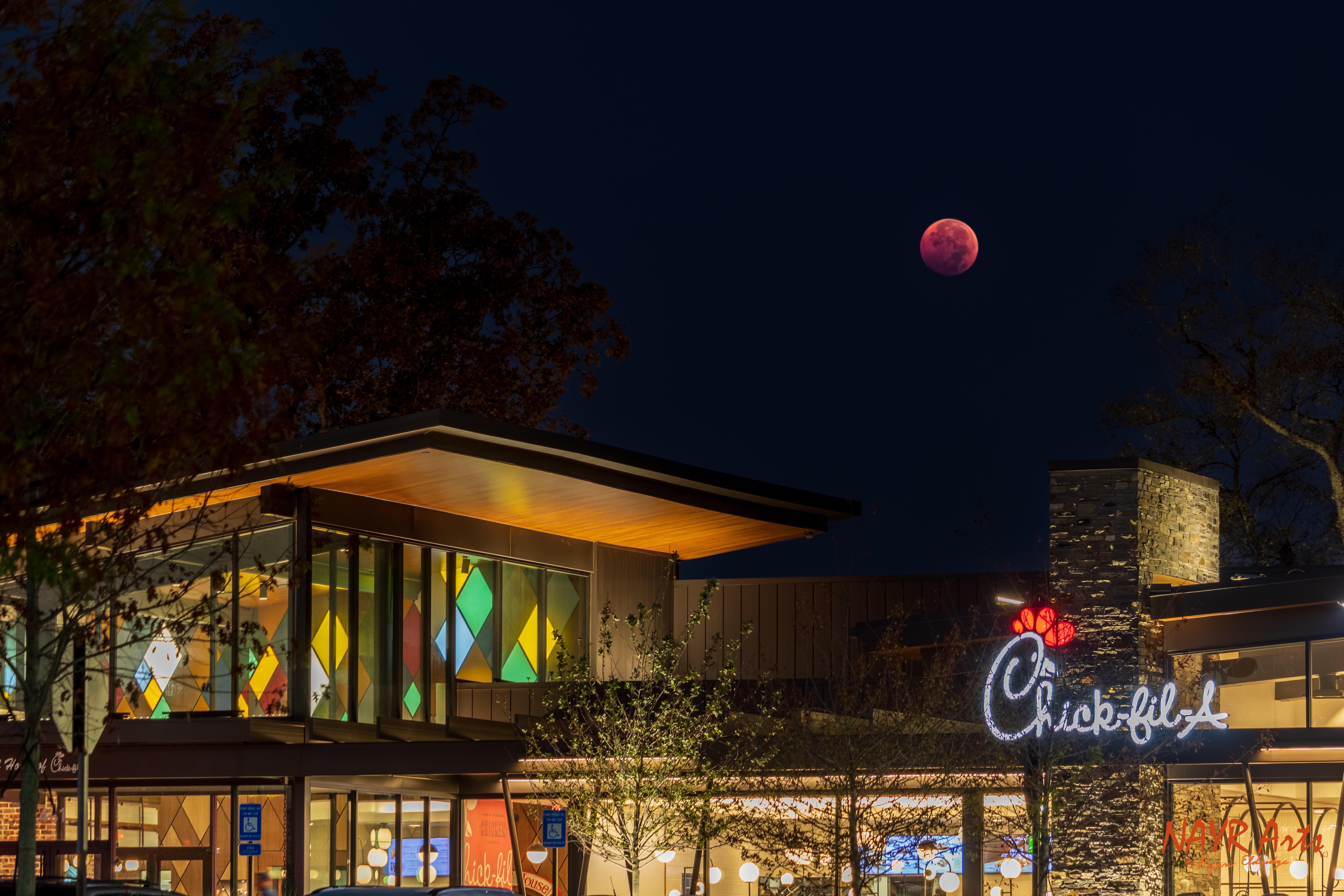Lunar Eclipse over Hapeville ChickfilA Dwarf House r/Atlanta