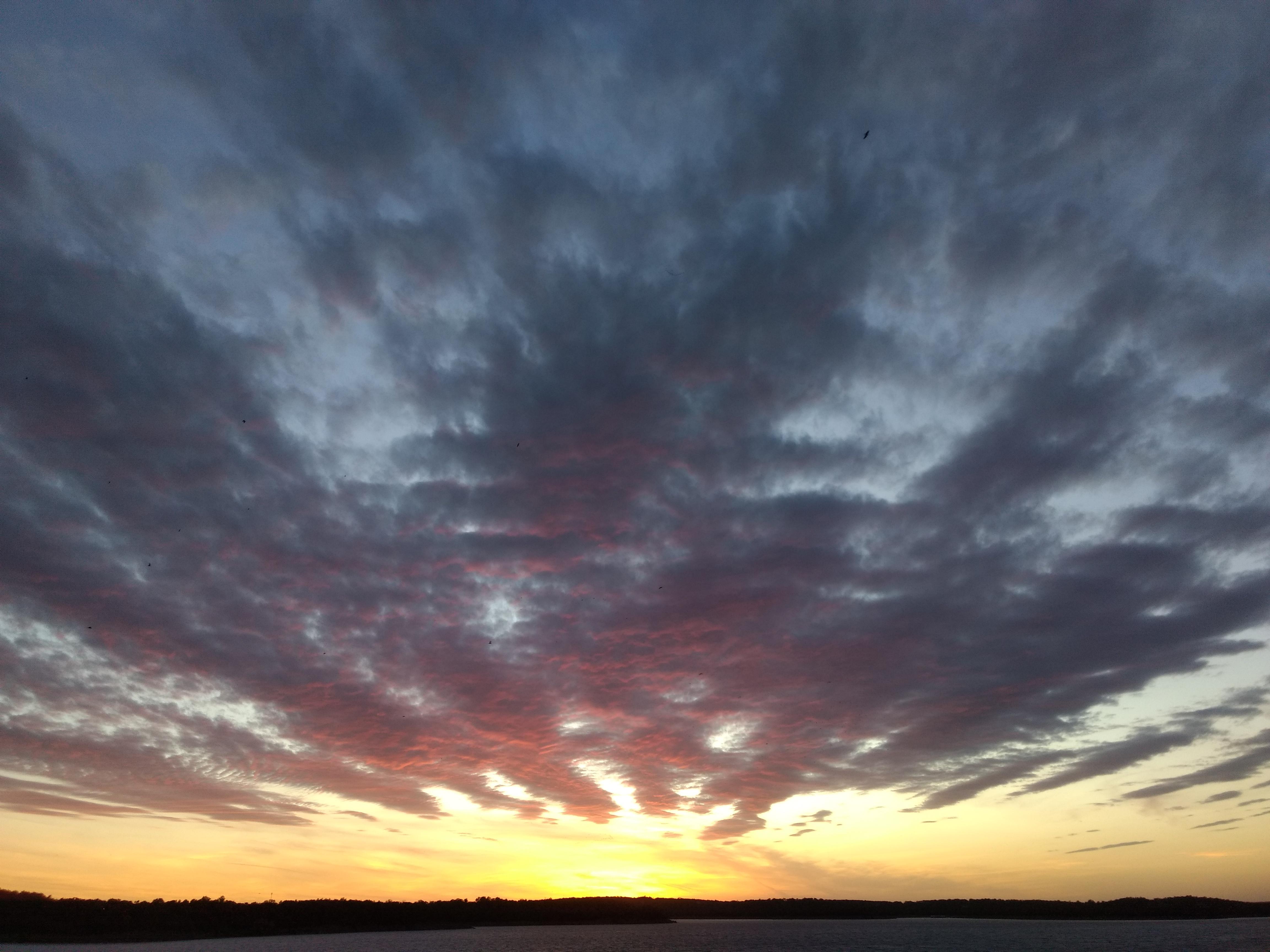 Sunset over Lake Keystone, OK [OC][4608x3456] r/SkyPorn