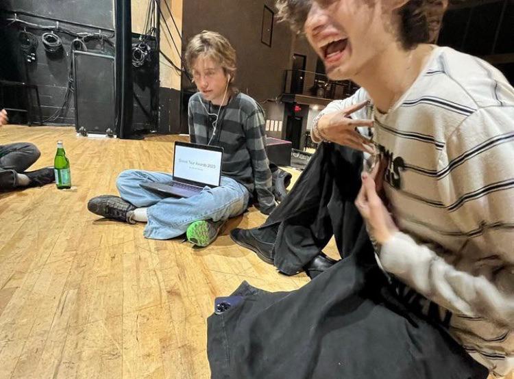 Can someone find what pants the dude closest to the camera is wearing