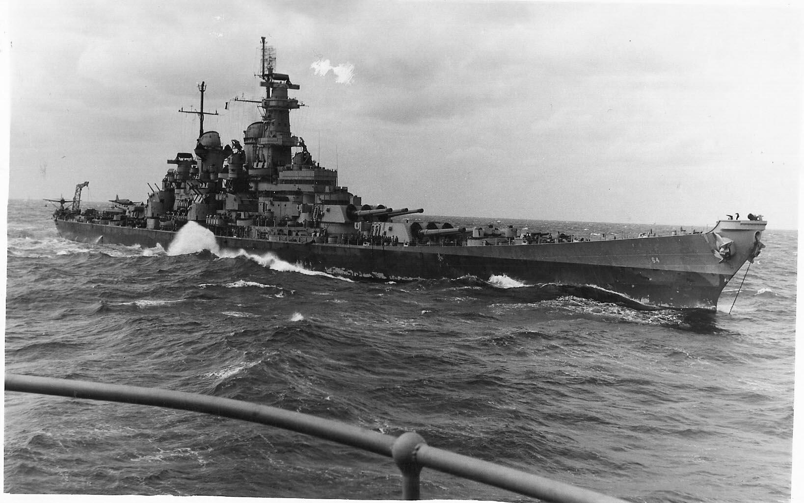 Close up view of battleship USS Wisconsin, January 1945. [1638x1026