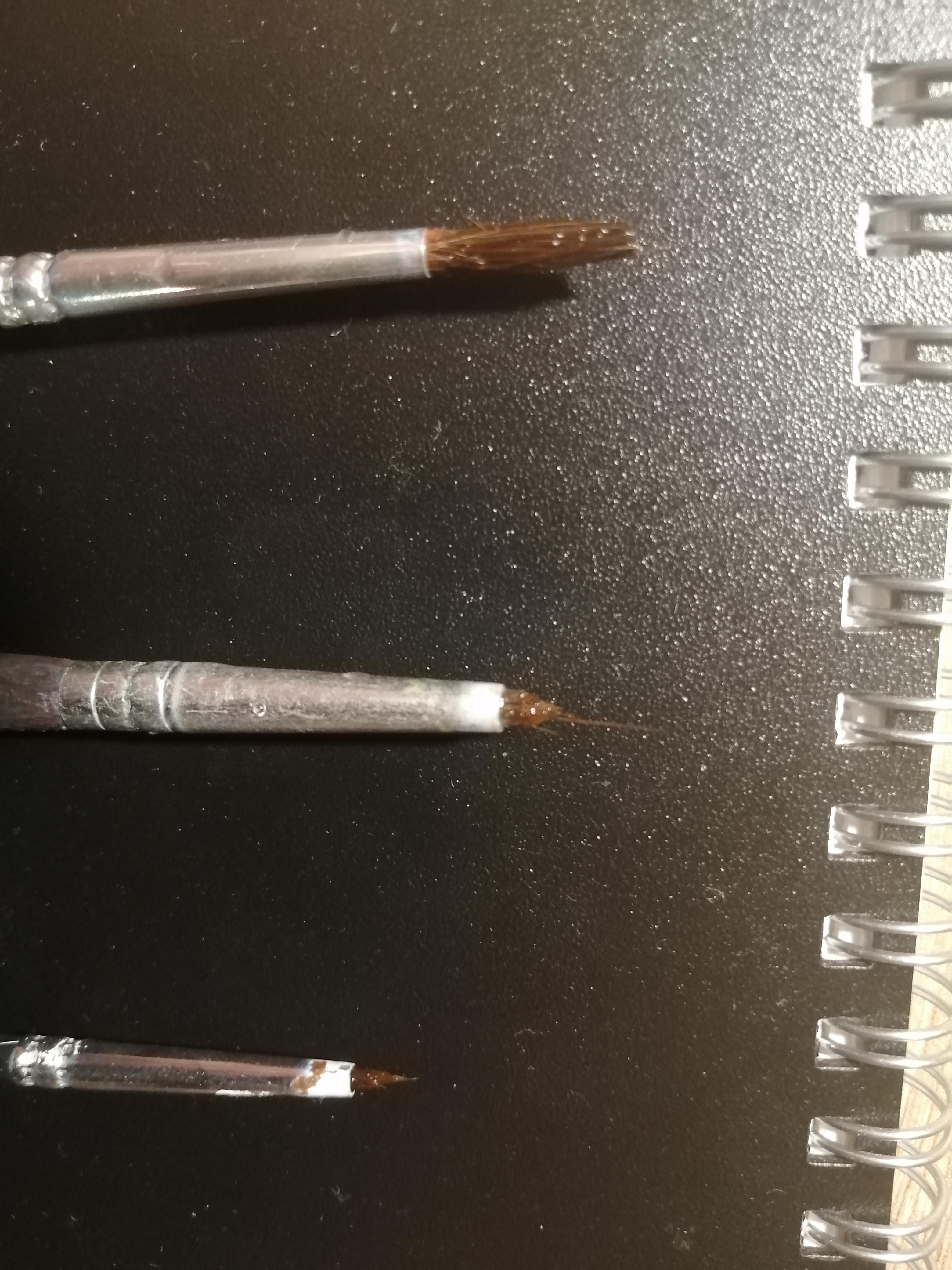 These ruined paint brushes i used for bleaching r/mildlyinteresting